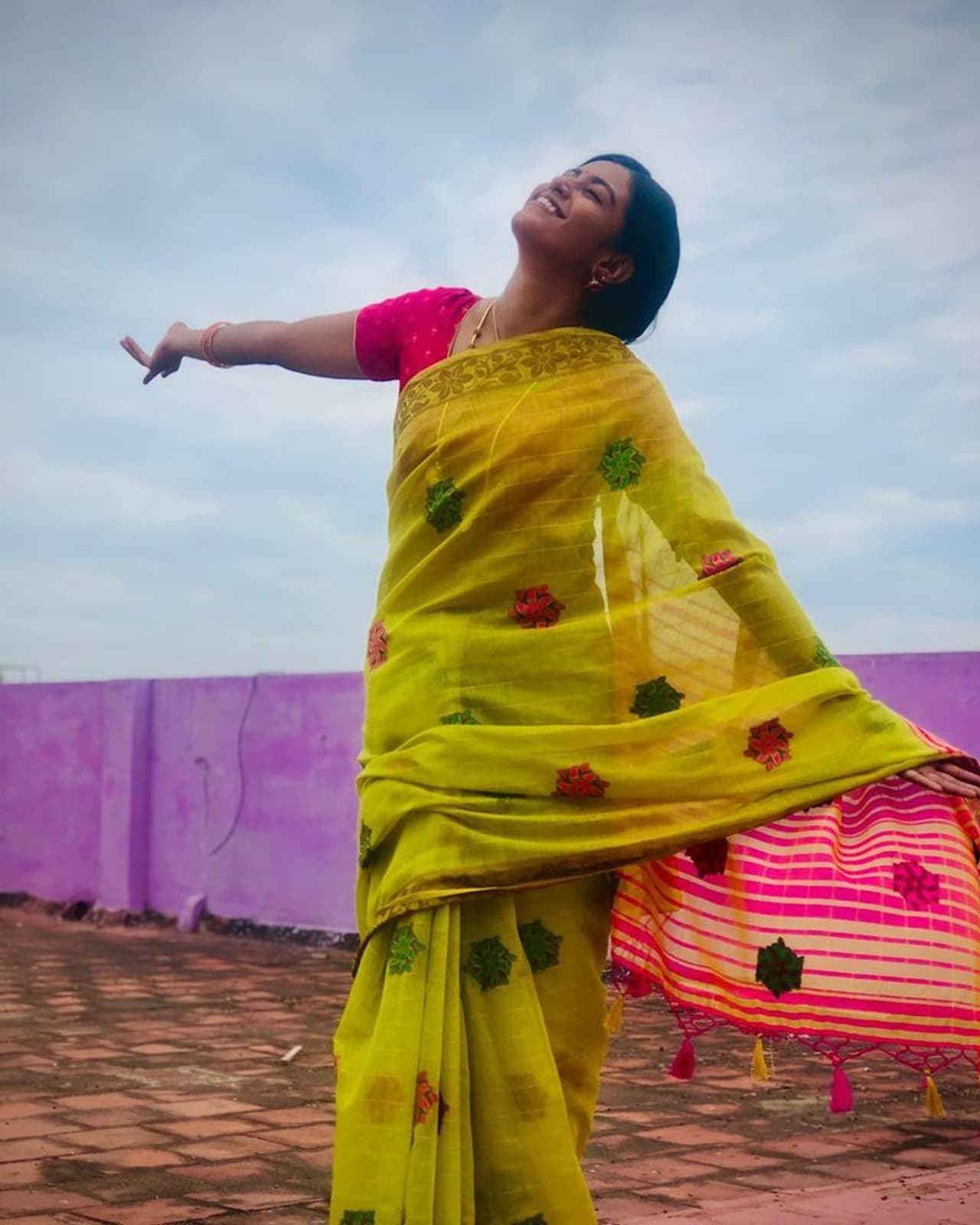 <p>காத்தாடி போல் சிறகடி பறக்கும் கண்ணம்மா </p> <p>காத்தாடி போல் சிறகடி பறக்கும் கண்ணம்மா </p>