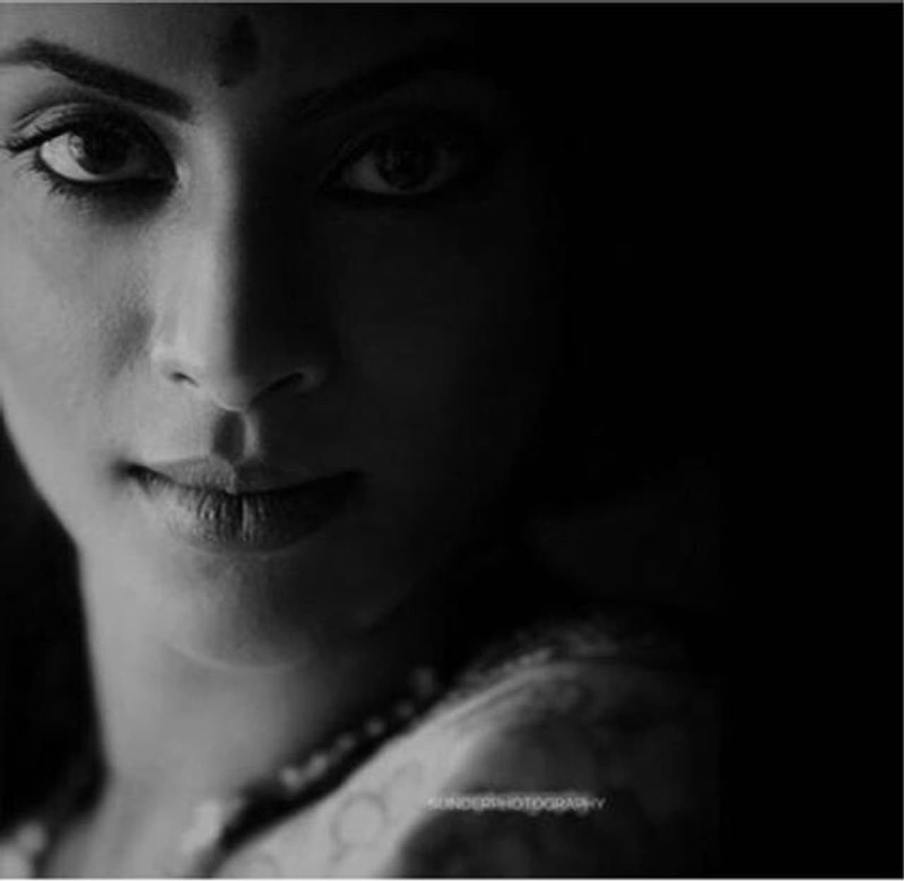 <p>பிரபல தொலைக்காட்சியில் தொகுப்பாளராக மிகவும் பிரபலமானவர் ஸ்ரேயா ரெட்டி.</p> <p>பிரபல தொலைக்காட்சியில் தொகுப்பாளராக மிகவும் பிரபலமானவர் ஸ்ரேயா ரெட்டி.</p>