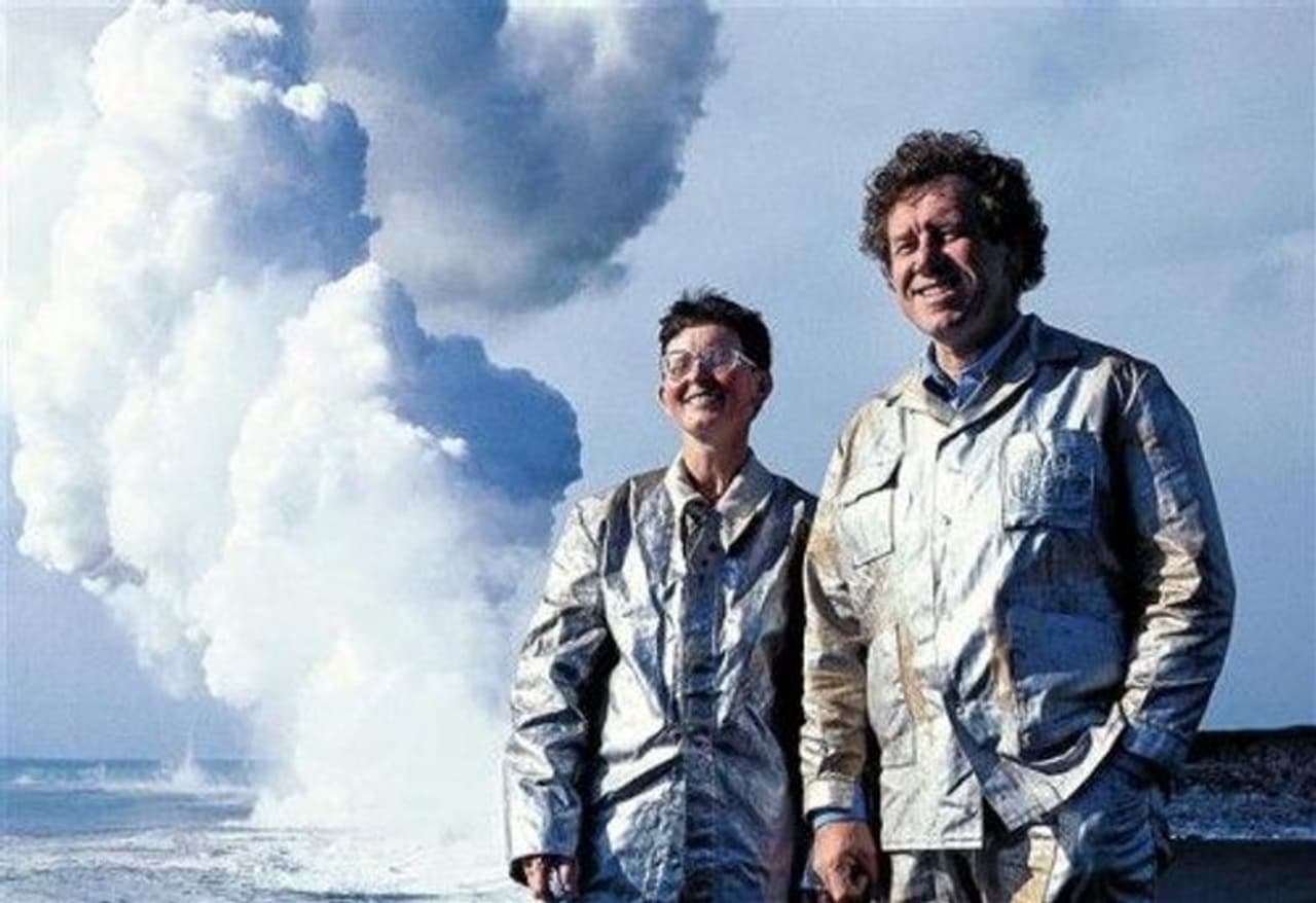 <p>അഗ്നിപര്വ്വതങ്ങള്ക്കിടയില് ജീവിച്ചവരായിരുന്നു ഫ്രഞ്ചുകാരായ കതിയയും, മൗറീസ് ക്രാഫ്റ്റും. അപകടകാരികളായ അഗ്നിപര്വതങ്ങളെ അവര് സ്നേഹിച്ചു. അഗ്നിപര്വ്വതങ്ങളോട് ആകര്ഷണം തോന്നിയ ഈ ദമ്പതികള് അതിനെ കുറിച്ച് പഠിക്കാനായി ജീവിതം ഉഴിഞ്ഞുവച്ചു. </p> <p>അഗ്നിപര്വ്വതങ്ങള്ക്കിടയില് ജീവിച്ചവരായിരുന്നു ഫ്രഞ്ചുകാരായ കതിയയും, മൗറീസ് ക്രാഫ്റ്റും. അപകടകാരികളായ അഗ്നിപര്വതങ്ങളെ അവര് സ്നേഹിച്ചു. അഗ്നിപര്വ്വതങ്ങളോട് ആകര്ഷണം തോന്നിയ ഈ ദമ്പതികള് അതിനെ കുറിച്ച് പഠിക്കാനായി ജീവിതം ഉഴിഞ്ഞുവച്ചു. </p>