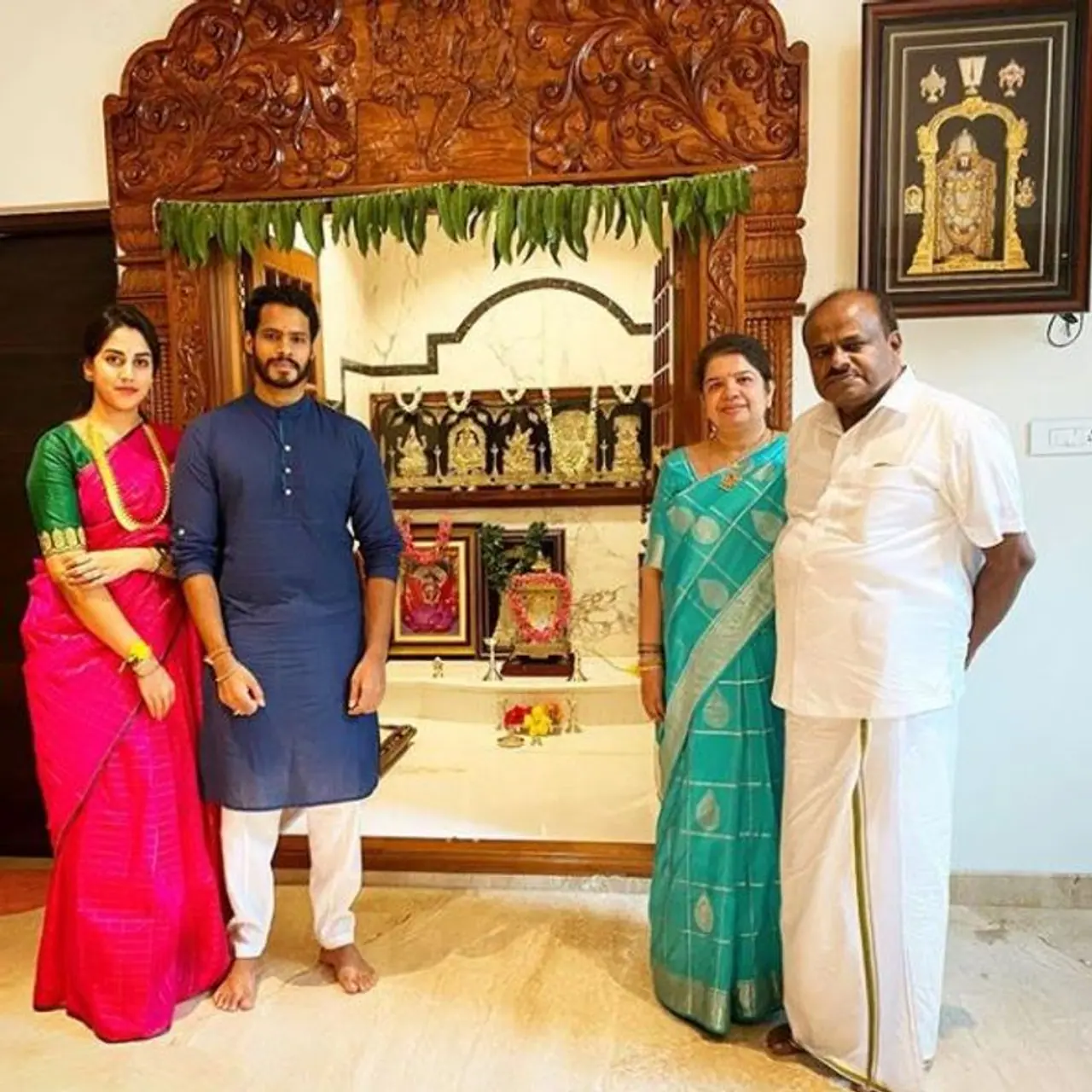 <p>ಮೊದಲ ಗೌರಿ ಗಣೇಶ ಹಬ್ಬ ಆಚರಿಸುತ್ತಿರುವ ನಿಖಿಲ್ ಕುಮಾರಸ್ವಾಮಿ ಮತ್ತು ರೇವತಿ.</p>