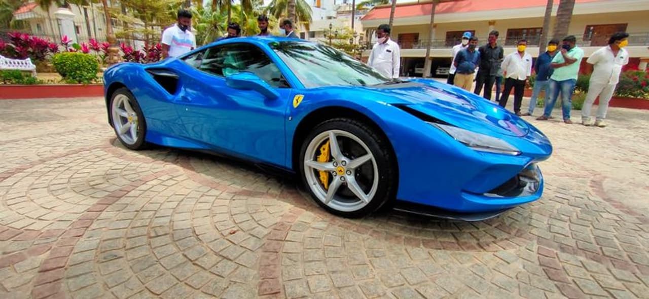 <p>ರೋಲ್ಸ್ ರಾಯ್ ನಂತ್ರ ಮತ್ತೊಂದು ಐಷಾರಾಮಿ ಕಾರು ಖರೀದಿಸಿದ ಬಿಜೆಪಿ ವಿಧಾನಪರಿಷತ್ ಸದಸ್ಯ ಎಂಟಿಬಿ ನಾಗರಾಜ್</p> <p>ರೋಲ್ಸ್ ರಾಯ್ ನಂತ್ರ ಮತ್ತೊಂದು ಐಷಾರಾಮಿ ಕಾರು ಖರೀದಿಸಿದ ಬಿಜೆಪಿ ವಿಧಾನಪರಿಷತ್ ಸದಸ್ಯ ಎಂಟಿಬಿ ನಾಗರಾಜ್</p>