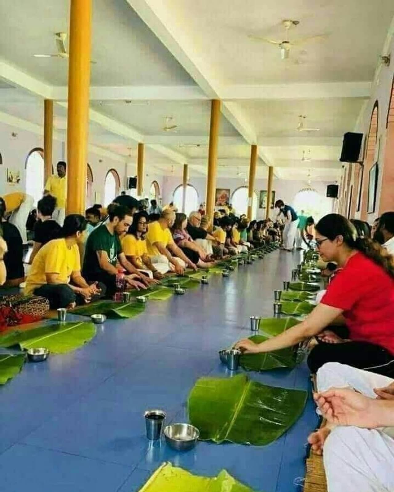 <p> ಜೀರ್ಣಕ್ರಿಯೆಯನ್ನು ಸುಧಾರಿಸಲು ಸಹಾಯ ಮಾಡುತ್ತದೆ:<br />ಪದ್ಮಾಸನ ಎಂದು ಕರೆಯಲಾಗುವ ಆಸನಗಳು ಜೀರ್ಣಕ್ರಿಯೆಗೆ ಸಹಾಯ ಮಾಡುವ ಆಸನಗಳಾಗಿವೆ (ಆಹಾರದ ಮುಂದೆ ಈ ಭಂಗಿಯಲ್ಲಿ ಕುಳಿತಾಗ ಅದು ಮೆದುಳಿಗೆ ಜೀರ್ಣಕ್ರಿಯೆಗೆ ಸಿದ್ಧವಾಗುವ ಸಂಕೇತವಾಗುತ್ತದೆ ಎಂದು ನಂಬಲಾಗಿದೆ). ಇದಲ್ಲದೆ ನೆಲದ ಮೇಲೆ ಇರಿಸಲಾದ ತಟ್ಟೆಯಿಂದ ಊಟ ಮಾಡುವಾಗ, ಸ್ವಾಭಾವಿಕವಾಗಿ ಮುಂದಕ್ಕೆ ಬಾಗಿ ನುಂಗಲು ಆರಂಭಿಕ ಸ್ಥಾನಕ್ಕೆ ಹಿಂದಿರುಗಬೇಕಾಗುತ್ತದೆ. ಈ ನಿರಂತರವಾದ ಬೆನ್ನು ಮತ್ತು ಮುಂದಾಲು ಚಲನೆಯು ಹೊಟ್ಟೆಯ ಸ್ನಾಯುಗಳನ್ನು ಸಕ್ರಿಯಗೊಳಿಸುತ್ತದೆ ಮತ್ತು ಜಠರ ಆಮ್ಲಗಳ ಸ್ರವಿಸುವಿಕೆಯ ಹೆಚ್ಚಳಕ್ಕೆ ಕಾರಣವಾಗುತ್ತದೆ. ಇದರಿಂದ ಆಹಾರವನ್ನು ಜೀರ್ಣಿಸಲೂ ಸುಲಭವಾಗುತ್ತದೆ.</p> <p> ಜೀರ್ಣಕ್ರಿಯೆಯನ್ನು ಸುಧಾರಿಸಲು ಸಹಾಯ ಮಾಡುತ್ತದೆ:<br />ಪದ್ಮಾಸನ ಎಂದು ಕರೆಯಲಾಗುವ ಆಸನಗಳು ಜೀರ್ಣಕ್ರಿಯೆಗೆ ಸಹಾಯ ಮಾಡುವ ಆಸನಗಳಾಗಿವೆ (ಆಹಾರದ ಮುಂದೆ ಈ ಭಂಗಿಯಲ್ಲಿ ಕುಳಿತಾಗ ಅದು ಮೆದುಳಿಗೆ ಜೀರ್ಣಕ್ರಿಯೆಗೆ ಸಿದ್ಧವಾಗುವ ಸಂಕೇತವಾಗುತ್ತದೆ ಎಂದು ನಂಬಲಾಗಿದೆ). ಇದಲ್ಲದೆ ನೆಲದ ಮೇಲೆ ಇರಿಸಲಾದ ತಟ್ಟೆಯಿಂದ ಊಟ ಮಾಡುವಾಗ, ಸ್ವಾಭಾವಿಕವಾಗಿ ಮುಂದಕ್ಕೆ ಬಾಗಿ ನುಂಗಲು ಆರಂಭಿಕ ಸ್ಥಾನಕ್ಕೆ ಹಿಂದಿರುಗಬೇಕಾಗುತ್ತದೆ. ಈ ನಿರಂತರವಾದ ಬೆನ್ನು ಮತ್ತು ಮುಂದಾಲು ಚಲನೆಯು ಹೊಟ್ಟೆಯ ಸ್ನಾಯುಗಳನ್ನು ಸಕ್ರಿಯಗೊಳಿಸುತ್ತದೆ ಮತ್ತು ಜಠರ ಆಮ್ಲಗಳ ಸ್ರವಿಸುವಿಕೆಯ ಹೆಚ್ಚಳಕ್ಕೆ ಕಾರಣವಾಗುತ್ತದೆ. ಇದರಿಂದ ಆಹಾರವನ್ನು ಜೀರ್ಣಿಸಲೂ ಸುಲಭವಾಗುತ್ತದೆ.</p>