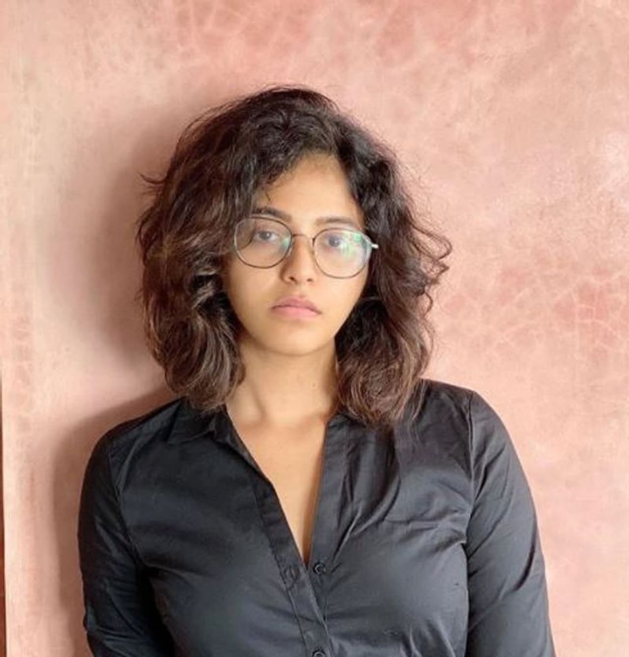 <p>நடிகை அஞ்சலி படப்பிடிப்புகள் இல்லாததால் வீட்டிலேயே இருந்த படி விதவிதமான புகைப்படங்களை வெளியிட்டு ஜாலியாக பொழுதை கழித்து வருகிறார்.</p> <p>நடிகை அஞ்சலி படப்பிடிப்புகள் இல்லாததால் வீட்டிலேயே இருந்த படி விதவிதமான புகைப்படங்களை வெளியிட்டு ஜாலியாக பொழுதை கழித்து வருகிறார்.</p>