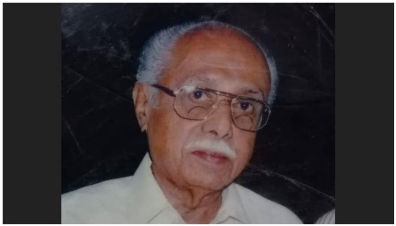 <p>நடிகை சரண்யா பொன்வண்ணன் தந்தை ஒரு இயக்குனர் அவர் தமிழ், மலையாளம் உள்ளிட்ட பல மொழிகளில் கிட்ட தட்ட 75 படங்களை இயக்குள்ளார் என்பது பலருக்கும் தெரிந்த தகவல்தான்.</p> <p>நடிகை சரண்யா பொன்வண்ணன் தந்தை ஒரு இயக்குனர் அவர் தமிழ், மலையாளம் உள்ளிட்ட பல மொழிகளில் கிட்ட தட்ட 75 படங்களை இயக்குள்ளார் என்பது பலருக்கும் தெரிந்த தகவல்தான்.</p>