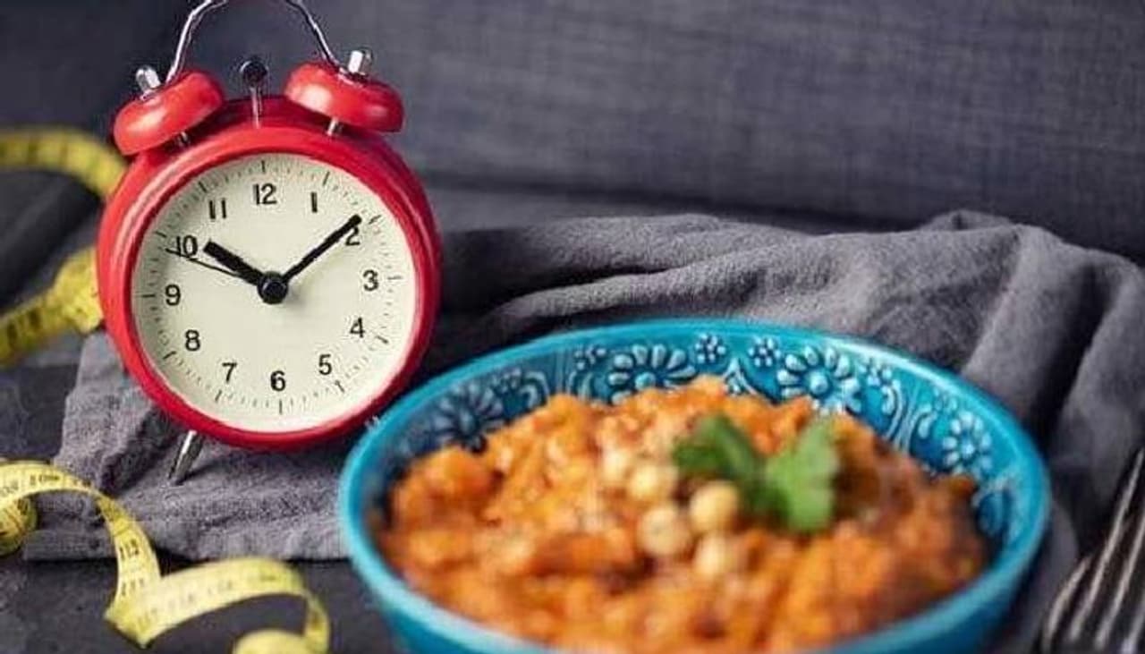 <p>ഇത്തരത്തില്‍ നിങ്ങൾ ഇടവിട്ടുള്ള ഉപവാസം നടത്തുമ്പോൾ ശ്രദ്ധിക്കേണ്ട കാര്യമാണ് &nbsp;ശരീരത്തിന് ആരോഗ്യകരവും വിശപ്പ് അകറ്റുന്നതുമായ ഭക്ഷണം തന്നെ ഡയറ്റില്‍ ഉള്‍പ്പെടുത്തുക എന്നത്. ഇന്‍റര്‍മിറ്റന്‍റ് ഫാസ്റ്റിങ് ചെയ്യുന്നവര്‍ ഡയറ്റില്‍ ശ്രദ്ധിക്കേണ്ട നാല് കാര്യങ്ങള്‍ ഏതൊക്കെയാണെന്ന് നോക്കാം.&nbsp;</p>