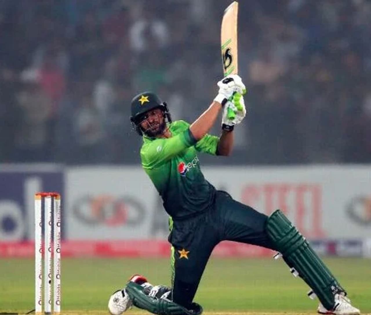 <p>116 టీ20 మ్యాచులు ఆడి, అత్యధిక టీ20 మ్యాచులు ఆడిన ప్లేయర్గా, టీ20ల్లో 10 వేల పరుగులు చేసిన మొట్టమొదటి పాక్ ప్లేయర్గా రికార్డు క్రియేట్ చేసిన షోయబ్ మాలిక్, ఇప్పటికే వన్డే, టెస్టుల నుంచి తప్పుకున్నాడు. </p> <p>116 టీ20 మ్యాచులు ఆడి, అత్యధిక టీ20 మ్యాచులు ఆడిన ప్లేయర్గా, టీ20ల్లో 10 వేల పరుగులు చేసిన మొట్టమొదటి పాక్ ప్లేయర్గా రికార్డు క్రియేట్ చేసిన షోయబ్ మాలిక్, ఇప్పటికే వన్డే, టెస్టుల నుంచి తప్పుకున్నాడు. </p>
