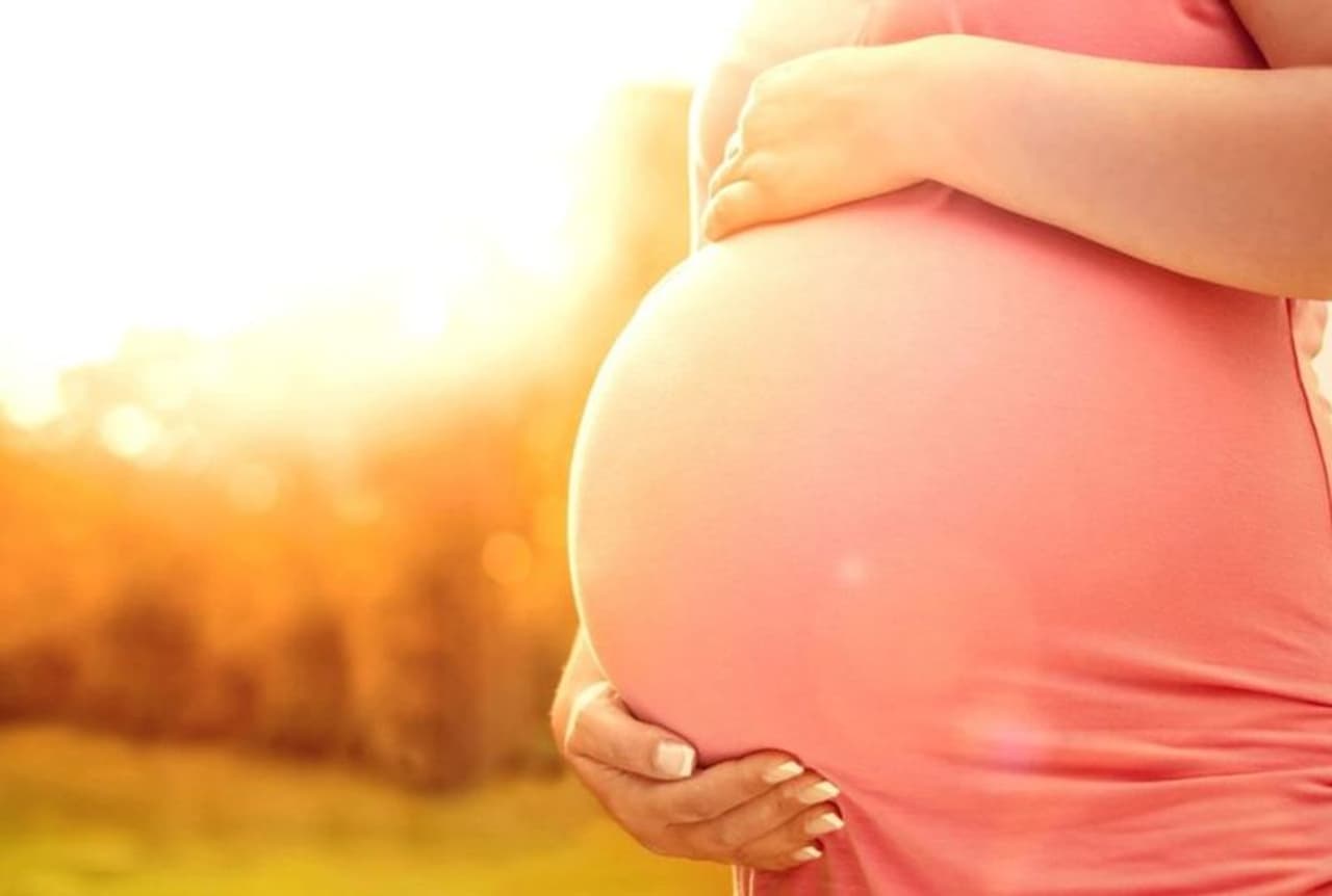 <p>ಸಾಮಾಜಿಕ ಬೆಂಬಲದ ಕೊರತೆ, ಒಂಟಿತನ, ವಿವಾಹದ ಸ್ಥಿತಿ, ಅಥವಾ ಸಂತಾನೋತ್ಪತ್ತಿ ಮುಂತಾದ ಮಾನಸಿಕ ಸಾಮಾಜಿಕ ಅಂಶಗಳು ಮಗುವಿನ ಮೈಟೊಕಾಂಡ್ರಿಯದ ಡಿಎನ್ಎಯನ್ನು ಪರಿವರ್ತಿಸುತ್ತಿರಬಹುದು ಮತ್ತು ಹಲವಾರು ರೋಗಗಳಿಗೆ ಕಾರಣವಾಗಬಹುದು. ಆಸ್ತಮಾ, ಬೊಜ್ಜು, ಗಮನ ಕೊರತೆ ಆಟಿಸಂ ಸೇರಿದಂತೆ ಹಲವಾರು ಸಮಸ್ಯೆಗಳು ಮಕ್ಕಳಿಗೆ ಕಾಣಿಸಿಕೊಳ್ಳುತ್ತದೆ. </p> <p>ಸಾಮಾಜಿಕ ಬೆಂಬಲದ ಕೊರತೆ, ಒಂಟಿತನ, ವಿವಾಹದ ಸ್ಥಿತಿ, ಅಥವಾ ಸಂತಾನೋತ್ಪತ್ತಿ ಮುಂತಾದ ಮಾನಸಿಕ ಸಾಮಾಜಿಕ ಅಂಶಗಳು ಮಗುವಿನ ಮೈಟೊಕಾಂಡ್ರಿಯದ ಡಿಎನ್ಎಯನ್ನು ಪರಿವರ್ತಿಸುತ್ತಿರಬಹುದು ಮತ್ತು ಹಲವಾರು ರೋಗಗಳಿಗೆ ಕಾರಣವಾಗಬಹುದು. ಆಸ್ತಮಾ, ಬೊಜ್ಜು, ಗಮನ ಕೊರತೆ ಆಟಿಸಂ ಸೇರಿದಂತೆ ಹಲವಾರು ಸಮಸ್ಯೆಗಳು ಮಕ್ಕಳಿಗೆ ಕಾಣಿಸಿಕೊಳ್ಳುತ್ತದೆ. </p>