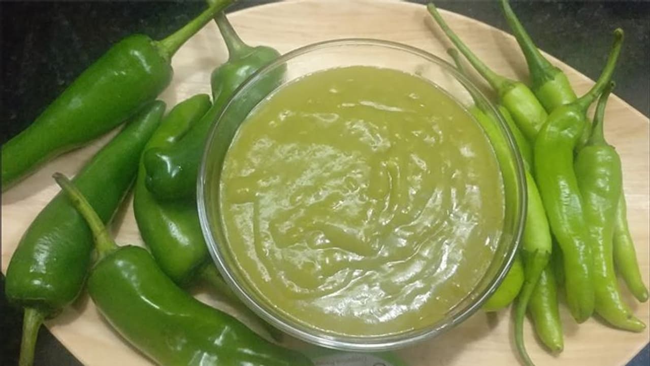 <p>షుగర్ సమ్యకు పచ్చిమిర్చి తో చెక్ పెట్టొచ్చంటున్నారు పరిశోధకులు. పచ్చిమిర్చి తినడం వల్ల డయాబెటిస్ రోగ్గుల్లో చక్కెర స్థాయిలు నియంత్రణలో ఉంటున్నాయని ఇటీవల పరిశోధనల్లో తేలింది.&nbsp;</p>