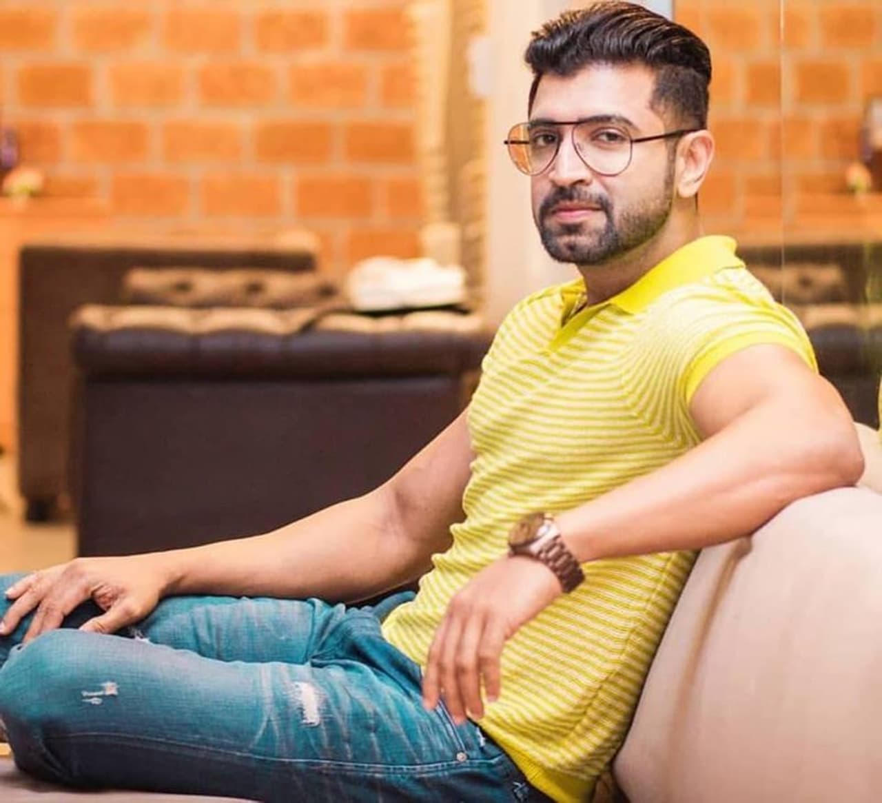 <p>முயன்றால் முடியாது என்பது எதுவும் இல்லை என்பதை நிரூபித்துக் காட்டியவர் நடிகர் அருண் விஜய். தமிழ் சினிமாவில் மிகப்பெரிய கேப்பிற்கு பிறகு வில்லன் நடிகராக துணிச்சலாக அறிமுகமாகி செகண்ட் இன்னிங்ஸை ஆரம்பித்தவர். </p> <p>முயன்றால் முடியாது என்பது எதுவும் இல்லை என்பதை நிரூபித்துக் காட்டியவர் நடிகர் அருண் விஜய். தமிழ் சினிமாவில் மிகப்பெரிய கேப்பிற்கு பிறகு வில்லன் நடிகராக துணிச்சலாக அறிமுகமாகி செகண்ட் இன்னிங்ஸை ஆரம்பித்தவர். </p>