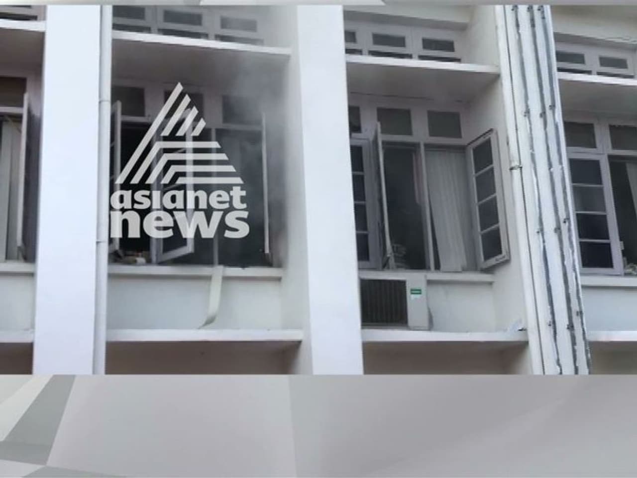 <p>രാജ്യരക്ഷയെ പോലും ബാധിക്കുന്ന സ്വര്ണ്ണക്കടത്ത് കേസില് മുഖ്യമന്ത്രിയുടെ ഓഫീസിനും പങ്കുണ്ടെന്ന് ആദ്യമേ തന്നെ പ്രതിപക്ഷം ആരോപണം ഉന്നയിച്ചിരുന്നു. എന്നാല് ആരോപണങ്ങളെ സര്ക്കാര് തള്ളിക്കളഞ്ഞു. </p> <p>രാജ്യരക്ഷയെ പോലും ബാധിക്കുന്ന സ്വര്ണ്ണക്കടത്ത് കേസില് മുഖ്യമന്ത്രിയുടെ ഓഫീസിനും പങ്കുണ്ടെന്ന് ആദ്യമേ തന്നെ പ്രതിപക്ഷം ആരോപണം ഉന്നയിച്ചിരുന്നു. എന്നാല് ആരോപണങ്ങളെ സര്ക്കാര് തള്ളിക്കളഞ്ഞു. </p>