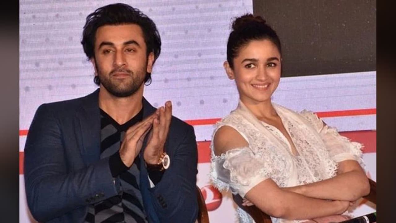 <p>Long back, Alia Bhatt dated Ranbir Kapoor, she had picked Ranbir him as her first choice for swayamvar. Since the last two years, both are together and both families are also happy with their growing closeness.</p> <p>Long back, Alia Bhatt dated Ranbir Kapoor, she had picked Ranbir him as her first choice for swayamvar. Since the last two years, both are together and both families are also happy with their growing closeness.</p>