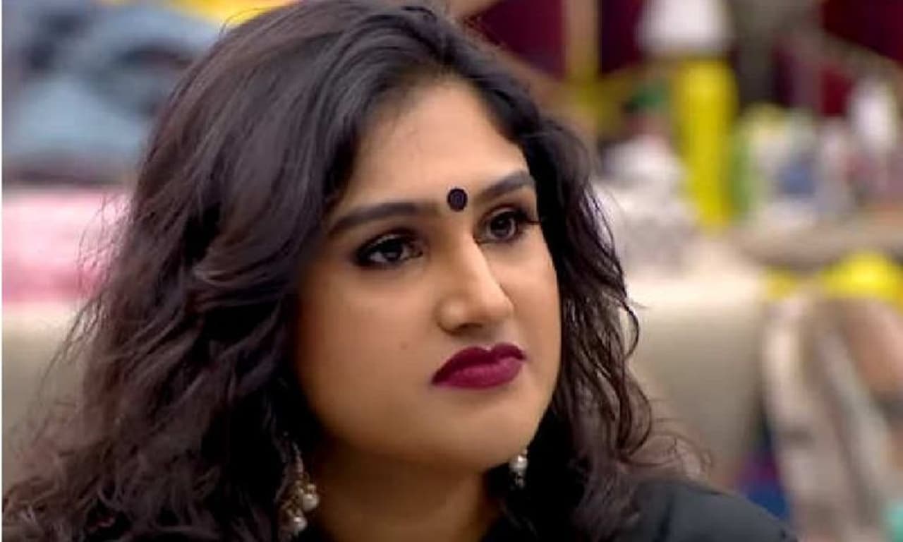 <p>பிக்பாஸ் நிகழ்ச்சியில் வத்தி குச்சியாய் செயல்பட்டு சும்மா பல பிரச்சனைகளில் தீ பொறி பறக்க விட்டார்.<br /> </p> <p>பிக்பாஸ் நிகழ்ச்சியில் வத்தி குச்சியாய் செயல்பட்டு சும்மா பல பிரச்சனைகளில் தீ பொறி பறக்க விட்டார்.<br /> </p>