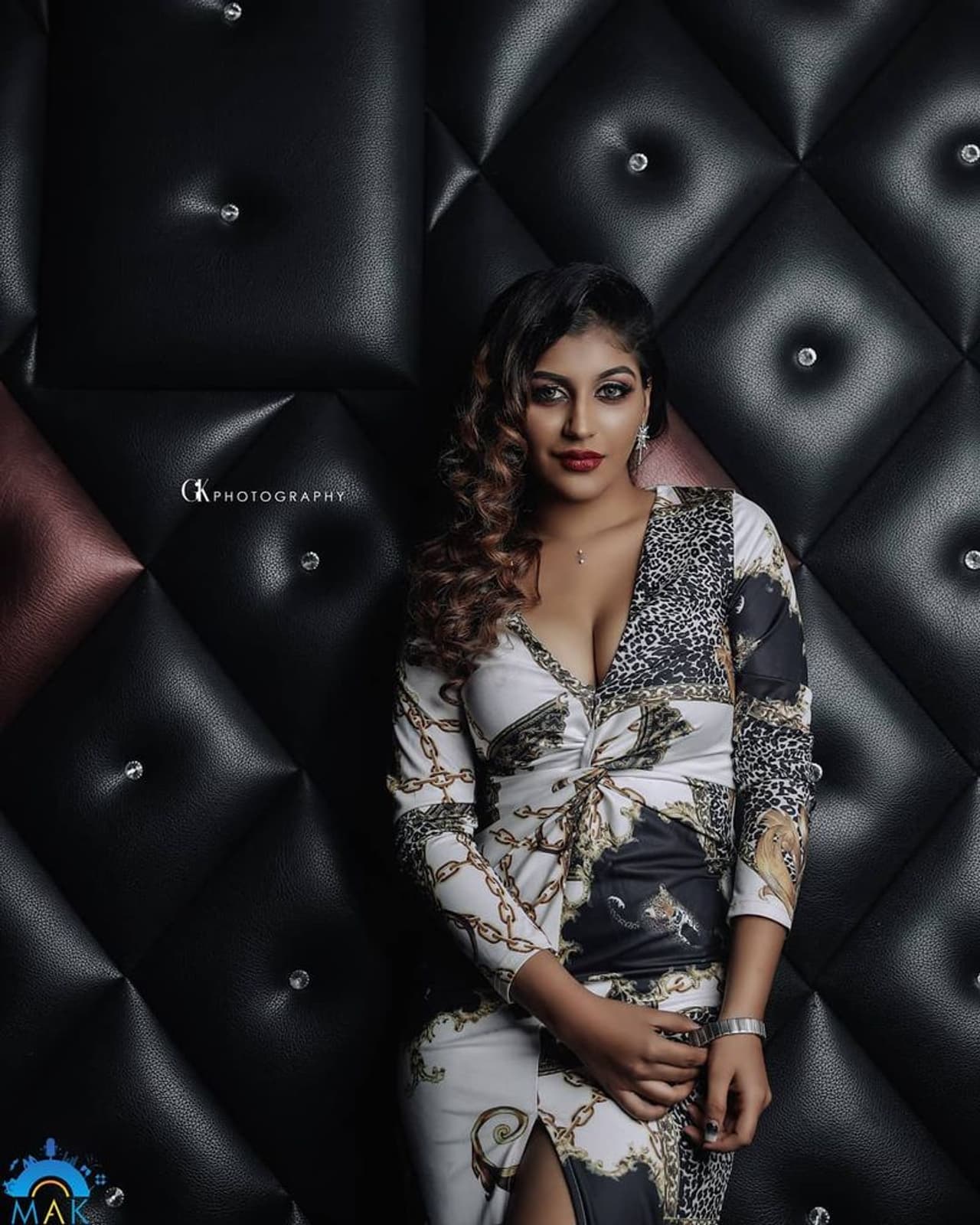 <p>தமிழில் “கவலை வேண்டாம்”, “துருவங்கள் பதினாறு” ஆகிய படங்களில் நடித்திருந்தாலும், இருட்டு அறையில் முரட்டு குத்து என்ற படம் மூலமாகவே யாஷிகா ஆனந்த் தமிழ் ரசிகர்களுக்கு பிரபலமானார். “நோட்டா”, “கழுகு 2”, “ஜாம்பி” உள்ளிட்ட படங்களில் நடித்துள்ளார்.&nbsp;</p>