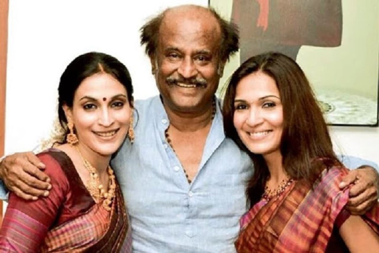 <p><strong>ರಜನೀಕಾಂತ್: </strong>ಸೂಪರ್ ಸ್ಟಾರ್ ರಜನೀಕಾಂತ್ ಪುತ್ರಿಯರು ತಂದೆಯಂತೇ ಸೂಪರ್. ರಜನಿಕಾಂತ್ಗೆ ಸೌಂದರ್ಯ ಹಘಾಊ ಐಶ್ವರ್ಯಾ ಎಂಬ ಇಬ್ಬರು ಹೆಣ್ಮಕ್ಕಳಿದ್ದಾರೆ. ಯಶ್ವರ್ಯಾ ಅವರನ್ನು ತಮಿಳು ನಟ ಧನುಶ್ಗೆ ವಿವಾಹ ಮಾಡಿಕೊಡಲಾಗಿದೆ.</p> <p><strong>ರಜನೀಕಾಂತ್: </strong>ಸೂಪರ್ ಸ್ಟಾರ್ ರಜನೀಕಾಂತ್ ಪುತ್ರಿಯರು ತಂದೆಯಂತೇ ಸೂಪರ್. ರಜನಿಕಾಂತ್ಗೆ ಸೌಂದರ್ಯ ಹಘಾಊ ಐಶ್ವರ್ಯಾ ಎಂಬ ಇಬ್ಬರು ಹೆಣ್ಮಕ್ಕಳಿದ್ದಾರೆ. ಯಶ್ವರ್ಯಾ ಅವರನ್ನು ತಮಿಳು ನಟ ಧನುಶ್ಗೆ ವಿವಾಹ ಮಾಡಿಕೊಡಲಾಗಿದೆ.</p>