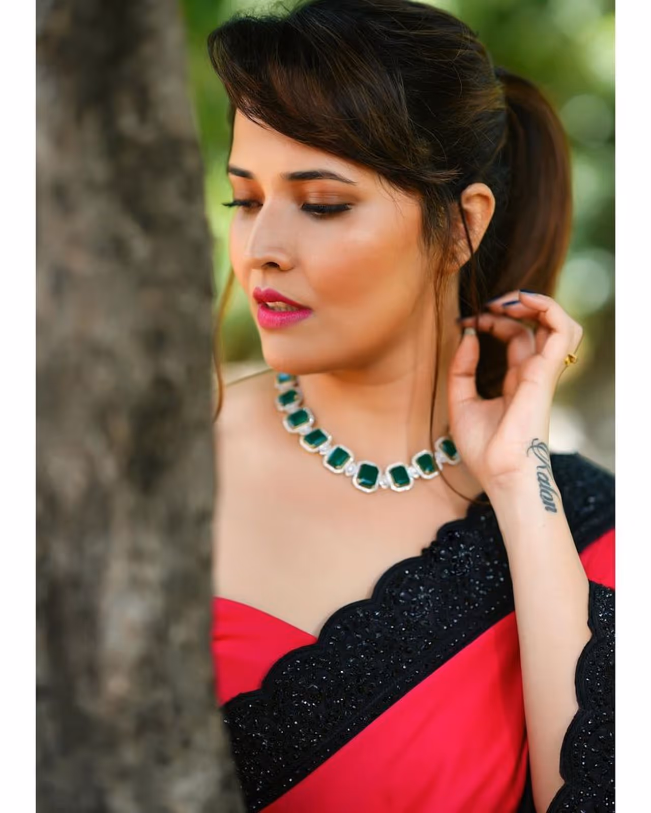 <p>ఎర్రచీరలో అనసూయ అందాలు.. ఈ వారం జబర్దస్త్ లుక్ వైరల్</p> <p>ఎర్రచీరలో అనసూయ అందాలు.. ఈ వారం జబర్దస్త్ లుక్ వైరల్</p>