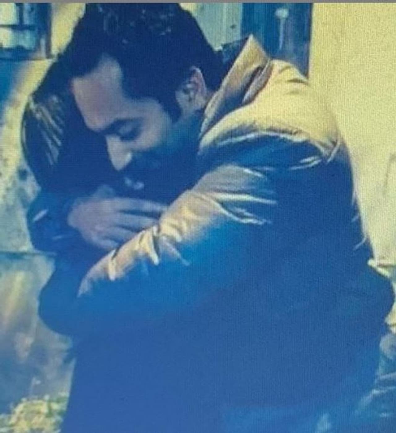 <p>கணவரின் அரவணைப்பில் நஸ்ரியா&nbsp;</p>