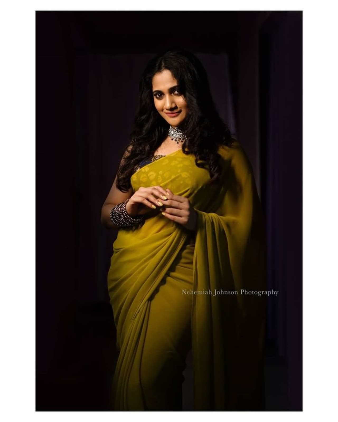 <p>பிக்பாஸ் வீட்டின் உள்ளே இருந்த பிரபலங்களில் ரசிகர்களையும், மக்களையும், அதிகப்படியாக கவர்ந்த பிரபலங்களில் லாஸ்லியாவும் ஒருவர்.&nbsp;</p>