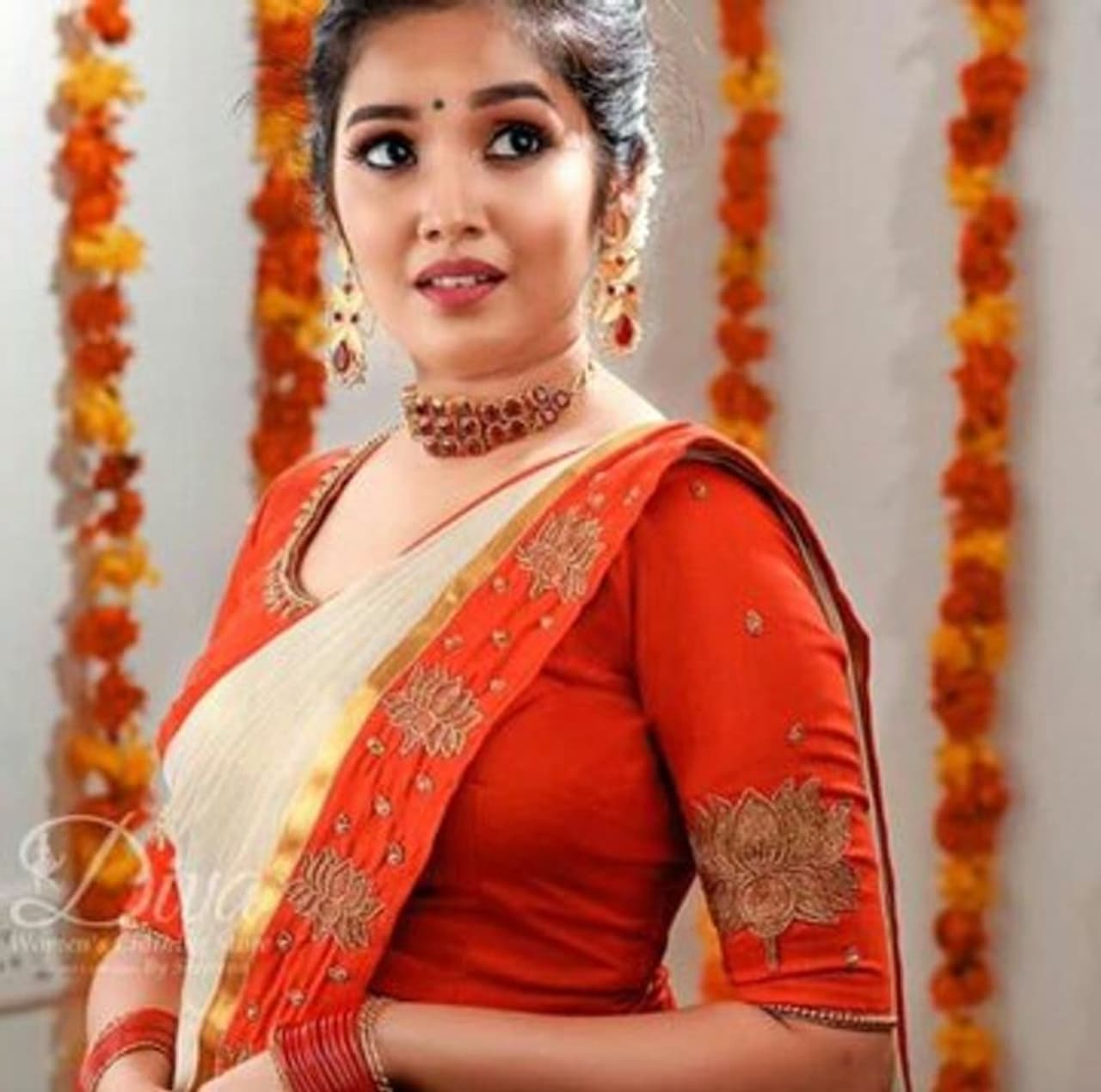 <h2> </h2><p>குழந்தை நட்சத்திரமாக மலையாள சினிமாவில் தான் தனது திரைப்பயணத்தை தொடங்கினார். சோட்டா மும்பை என்பது தான் அனிகா முதன் முதலில் அறிமுகமான திரைப்படம்.</p> <h2> </h2><p>குழந்தை நட்சத்திரமாக மலையாள சினிமாவில் தான் தனது திரைப்பயணத்தை தொடங்கினார். சோட்டா மும்பை என்பது தான் அனிகா முதன் முதலில் அறிமுகமான திரைப்படம்.</p>