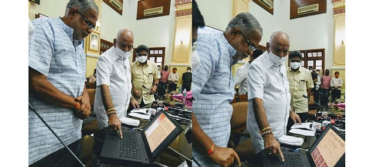 <p><strong>Bengaluru:</strong> Chief minister BS Yediyurappa launched the Shiksha Mitra app at the Vidhana Soudha on Friday for teachers.</p> <p><strong>Bengaluru:</strong> Chief minister BS Yediyurappa launched the Shiksha Mitra app at the Vidhana Soudha on Friday for teachers.</p>
