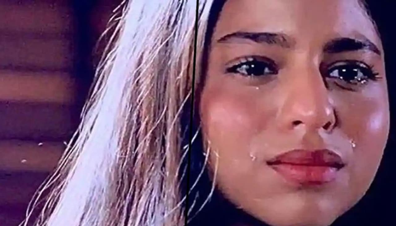 <p> Suhana Khan's photo in tears is doing rounds on social media<br /> </p> <p> Suhana Khan's photo in tears is doing rounds on social media<br /> </p>