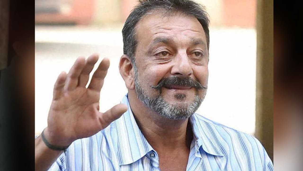 <p>ಸಿನಿಮಾ ಇಂಡಸ್ಟ್ರಿಯಲ್ಲಿ ಮಾದಕ ವಸ್ತುಗಳ ಬಳಕೆ ವಿಷಯ ಮತ್ತೆ ಸುದ್ದಿಯಾಗುತ್ತಿದೆ. ಈ ಹಿಂದೆ ಈ ಡ್ರಗ್ಸ್ ಚಟಕ್ಕೆ ನಟ ಸಂಜಯ್ ದತ್ ಬಲಿಯಾಗಿದ್ದು ದೊಡ್ಡ ಸುದ್ದಿಯಾಗಿತ್ತು.</p> <p>ಸಿನಿಮಾ ಇಂಡಸ್ಟ್ರಿಯಲ್ಲಿ ಮಾದಕ ವಸ್ತುಗಳ ಬಳಕೆ ವಿಷಯ ಮತ್ತೆ ಸುದ್ದಿಯಾಗುತ್ತಿದೆ. ಈ ಹಿಂದೆ ಈ ಡ್ರಗ್ಸ್ ಚಟಕ್ಕೆ ನಟ ಸಂಜಯ್ ದತ್ ಬಲಿಯಾಗಿದ್ದು ದೊಡ್ಡ ಸುದ್ದಿಯಾಗಿತ್ತು.</p>