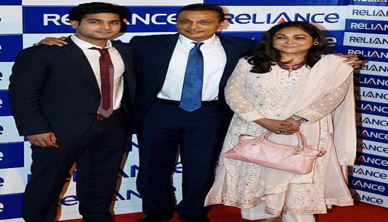 <p>మొత్తం &nbsp;3.2 బిలియన్ల రుణలు ఉన్నట్లు తెలిసింది అంటే సుమారు 22000 కోట్లు, అందులో అతను కొంత మొత్తాన్ని తిరిగి చెల్లించాడు. అప్పుల నుండి బయటపడటానికి అతను తన ఇంటిని అమ్మినా, అతనికి 5 వేల కోట్ల రూపాయలు మాత్రమే లభిస్తాయి.<br />&nbsp;</p>