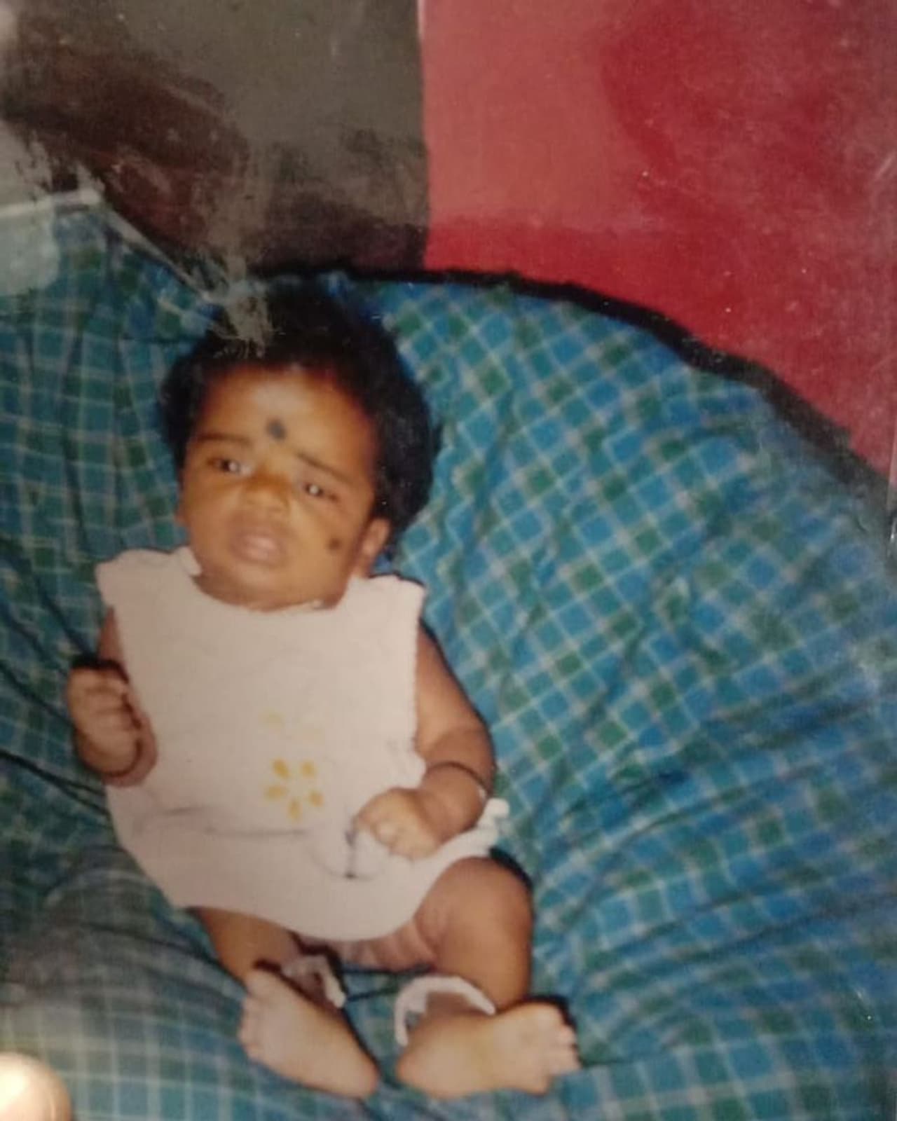 <p>குழந்தையாக இருக்கும் போது இந்திரஜா... எவ்வளவு ஒல்லியா இருக்காங்கனு பாருங்க </p> <p>குழந்தையாக இருக்கும் போது இந்திரஜா... எவ்வளவு ஒல்லியா இருக்காங்கனு பாருங்க </p>