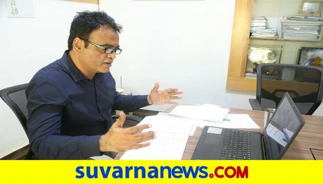 <p>ನಗರದಲ್ಲಿ ಶನಿವಾರ ಅಸೋಚಂ ಏರ್ಪಡಿಸಿದ್ದ ‘ರಾಷ್ಟ್ರೀಯ ಶಿಕ್ಷಣ ನೀತಿ ಜಾರಿಯಿಂದ ಉನ್ನತ ಶಿಕ್ಷಣದಲ್ಲಿ ಆಗುವ ಬದಲಾವಣೆ ಮತ್ತು ಬೀರುವ ಪ್ರಭಾವ’ ಕುರಿತ ಸಂವಾದದಲ್ಲಿ ವರ್ಚುವಲ್ ವೇದಿಕೆ ಮೂಲಕ ಮಾತನಾಡಿದ ಅವರು, ಇತರೆ ರಾಜ್ಯಗಳಿಗೆ ಹೋಲಿಸಿದರೆ ಕರ್ನಾಟಕವು ಶೈಕ್ಷಣಿಕವಾಗಿ ಶರವೇಗದಲ್ಲಿ ಬೆಳೆಯುತ್ತಿದೆ. ಸರಾಸರಿ ರಾಜ್ಯದ ಪ್ರತಿ ಜಿಲ್ಲೆಗಳಲ್ಲಿ ಎರಡು ವಿಶ್ವವಿದ್ಯಾಲಯಗಳಿವೆ. ಬೆಂಗಳೂರು ನಗರದಲ್ಲಿಯೇ 880ಕ್ಕೂ ಹೆಚ್ಚು ಕಾಲೇಜುಗಳಿವೆ. ಹೀಗಾಗಿ, ಶಿಕ್ಷಣದ ರಾಜಧಾನಿಯಾಗಿ ಹೊರಹೊಮ್ಮುವ ಎಲ್ಲ ಶಕ್ತಿಯೂ ಈ ನಗರಕ್ಕಿದೆ. ರಾಷ್ಟ್ರೀಯ ಶಿಕ್ಷಣ ನೀತಿ ಜಾರಿಯ ನಂತರ ಈ ಗುರಿಗೆ ಮತ್ತಷ್ಟು ಶಕ್ತಿ ಬರಲಿದೆ ಎಂದು ಎಂದು ಹೇಳಿದರು.</p> <p>ನಗರದಲ್ಲಿ ಶನಿವಾರ ಅಸೋಚಂ ಏರ್ಪಡಿಸಿದ್ದ ‘ರಾಷ್ಟ್ರೀಯ ಶಿಕ್ಷಣ ನೀತಿ ಜಾರಿಯಿಂದ ಉನ್ನತ ಶಿಕ್ಷಣದಲ್ಲಿ ಆಗುವ ಬದಲಾವಣೆ ಮತ್ತು ಬೀರುವ ಪ್ರಭಾವ’ ಕುರಿತ ಸಂವಾದದಲ್ಲಿ ವರ್ಚುವಲ್ ವೇದಿಕೆ ಮೂಲಕ ಮಾತನಾಡಿದ ಅವರು, ಇತರೆ ರಾಜ್ಯಗಳಿಗೆ ಹೋಲಿಸಿದರೆ ಕರ್ನಾಟಕವು ಶೈಕ್ಷಣಿಕವಾಗಿ ಶರವೇಗದಲ್ಲಿ ಬೆಳೆಯುತ್ತಿದೆ. ಸರಾಸರಿ ರಾಜ್ಯದ ಪ್ರತಿ ಜಿಲ್ಲೆಗಳಲ್ಲಿ ಎರಡು ವಿಶ್ವವಿದ್ಯಾಲಯಗಳಿವೆ. ಬೆಂಗಳೂರು ನಗರದಲ್ಲಿಯೇ 880ಕ್ಕೂ ಹೆಚ್ಚು ಕಾಲೇಜುಗಳಿವೆ. ಹೀಗಾಗಿ, ಶಿಕ್ಷಣದ ರಾಜಧಾನಿಯಾಗಿ ಹೊರಹೊಮ್ಮುವ ಎಲ್ಲ ಶಕ್ತಿಯೂ ಈ ನಗರಕ್ಕಿದೆ. ರಾಷ್ಟ್ರೀಯ ಶಿಕ್ಷಣ ನೀತಿ ಜಾರಿಯ ನಂತರ ಈ ಗುರಿಗೆ ಮತ್ತಷ್ಟು ಶಕ್ತಿ ಬರಲಿದೆ ಎಂದು ಎಂದು ಹೇಳಿದರು.</p>