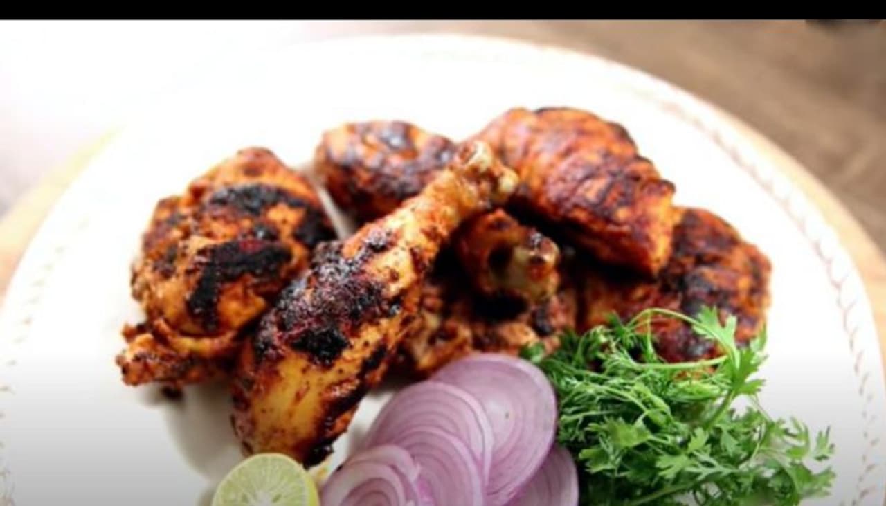 <p>ಜಗತ್ತಿನಾದ್ಯಂತ ಇರುವ ಶಾಖಾಹಾರಿಗಳು ವಿವಿಧ ನಾನ್‌ವೆಜ್ ವಿಧಗಳನ್ನು ಸೇವಿಸುತ್ತಾರೆ. ಕರವಾಳಿಗರಿಗೆ ಮೀನು ಇಷ್ಟವಾದಂತೆ, ಇನ್ನೊಂದಷ್ಟು ಜನರಿಗೆ ಮಟನ್, ಚಿಕನ್ ಇಷ್ಟ.</p>