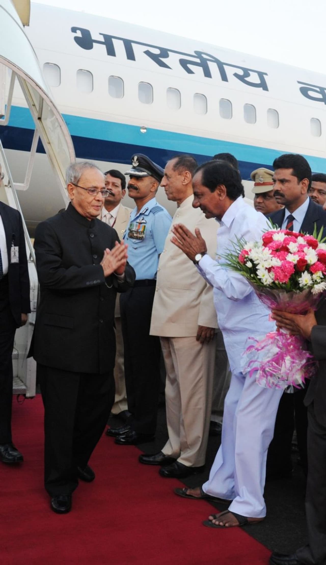 <p>గతంలో రాష్ట్రపతి హోదాలో ప్రణబ్ &nbsp;హైదరాబాద్ కు చేరుకున్న సమయంలో</p>