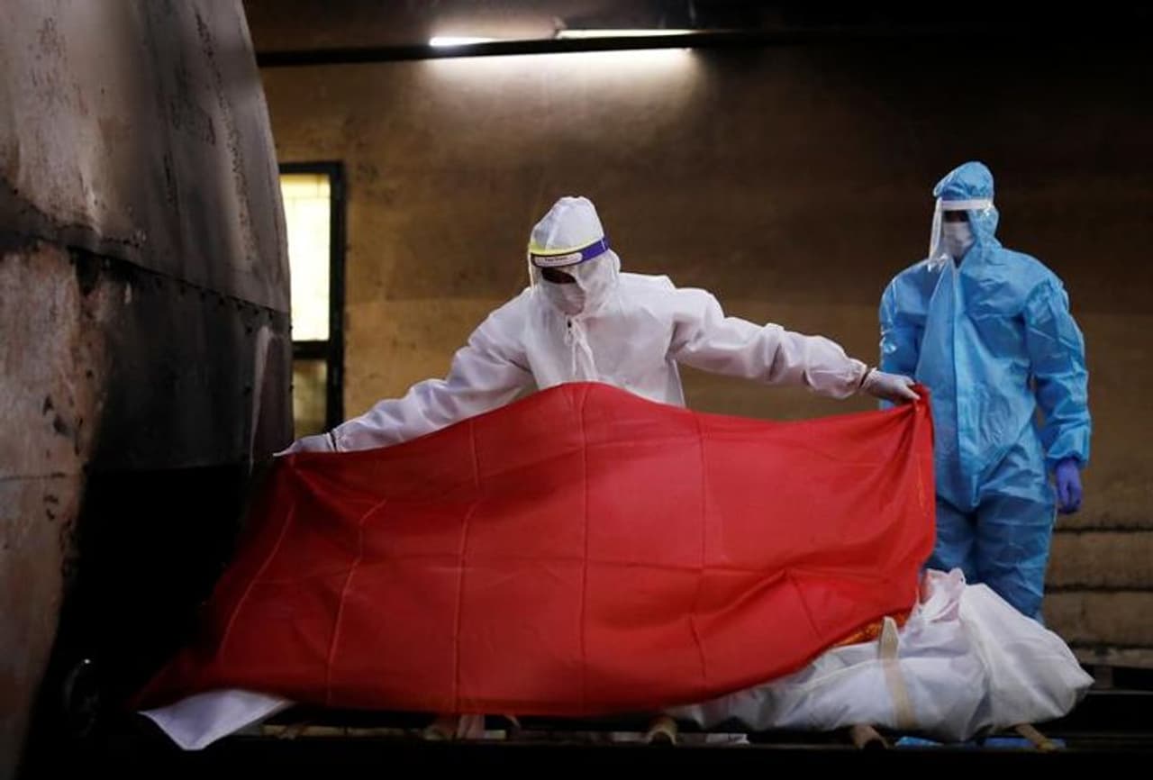 <p>രാജ്യത്തെ കൊവിഡ് രോഗികളുടെ എണ്ണം മുപ്പത്തിയേഴ് ലക്ഷത്തിലേക്ക് അടുക്കുകയാണ്. ഇതുവരെയായി രാജ്യത്ത് രോഗം സ്ഥിരീകരിച്ചവരുടെ എണ്ണം 36,87,939 മായെന്ന് വേള്ഡോമീറ്ററിന്റെ കണക്കുകള് സൂചിപ്പിക്കുന്നു. സംസ്ഥാനങ്ങള് പുറത്തുവിട്ട കണക്ക് പ്രകാരം ഇന്നും പ്രതിദിന വര്ധന എഴുപതിനായിരത്തിനടുത്തെത്തി. </p> <p>രാജ്യത്തെ കൊവിഡ് രോഗികളുടെ എണ്ണം മുപ്പത്തിയേഴ് ലക്ഷത്തിലേക്ക് അടുക്കുകയാണ്. ഇതുവരെയായി രാജ്യത്ത് രോഗം സ്ഥിരീകരിച്ചവരുടെ എണ്ണം 36,87,939 മായെന്ന് വേള്ഡോമീറ്ററിന്റെ കണക്കുകള് സൂചിപ്പിക്കുന്നു. സംസ്ഥാനങ്ങള് പുറത്തുവിട്ട കണക്ക് പ്രകാരം ഇന്നും പ്രതിദിന വര്ധന എഴുപതിനായിരത്തിനടുത്തെത്തി. </p>