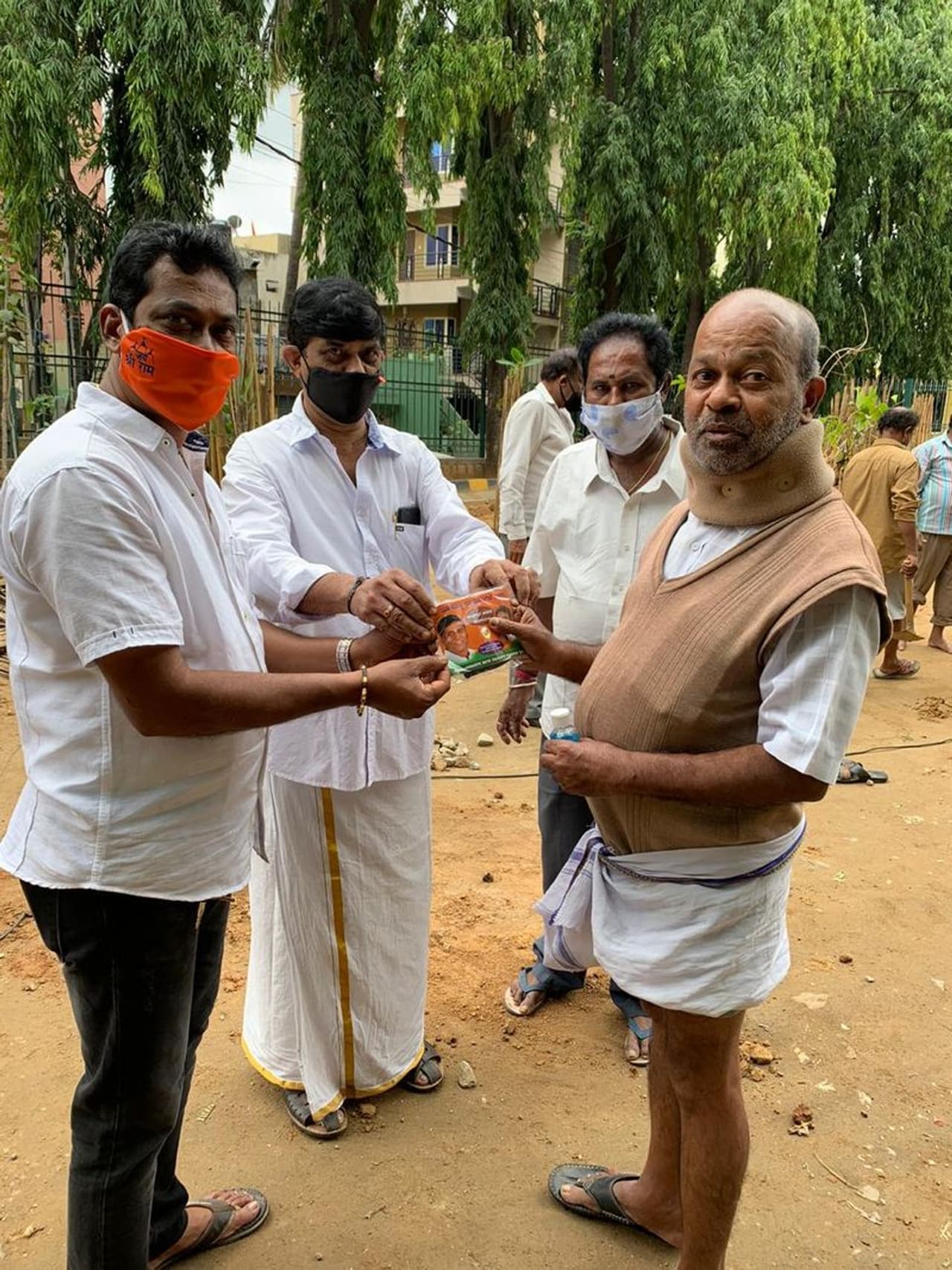 <p>ಪರ್ಮಿಷನ್ ಇಲ್ಲದೆ ಗಿಡಗಳನ್ನು ನೆಟ್ಟಿದ್ದಕ್ಕೆ ಗಿಡಗಳ ಮಾರಣಹೋಮ</p>