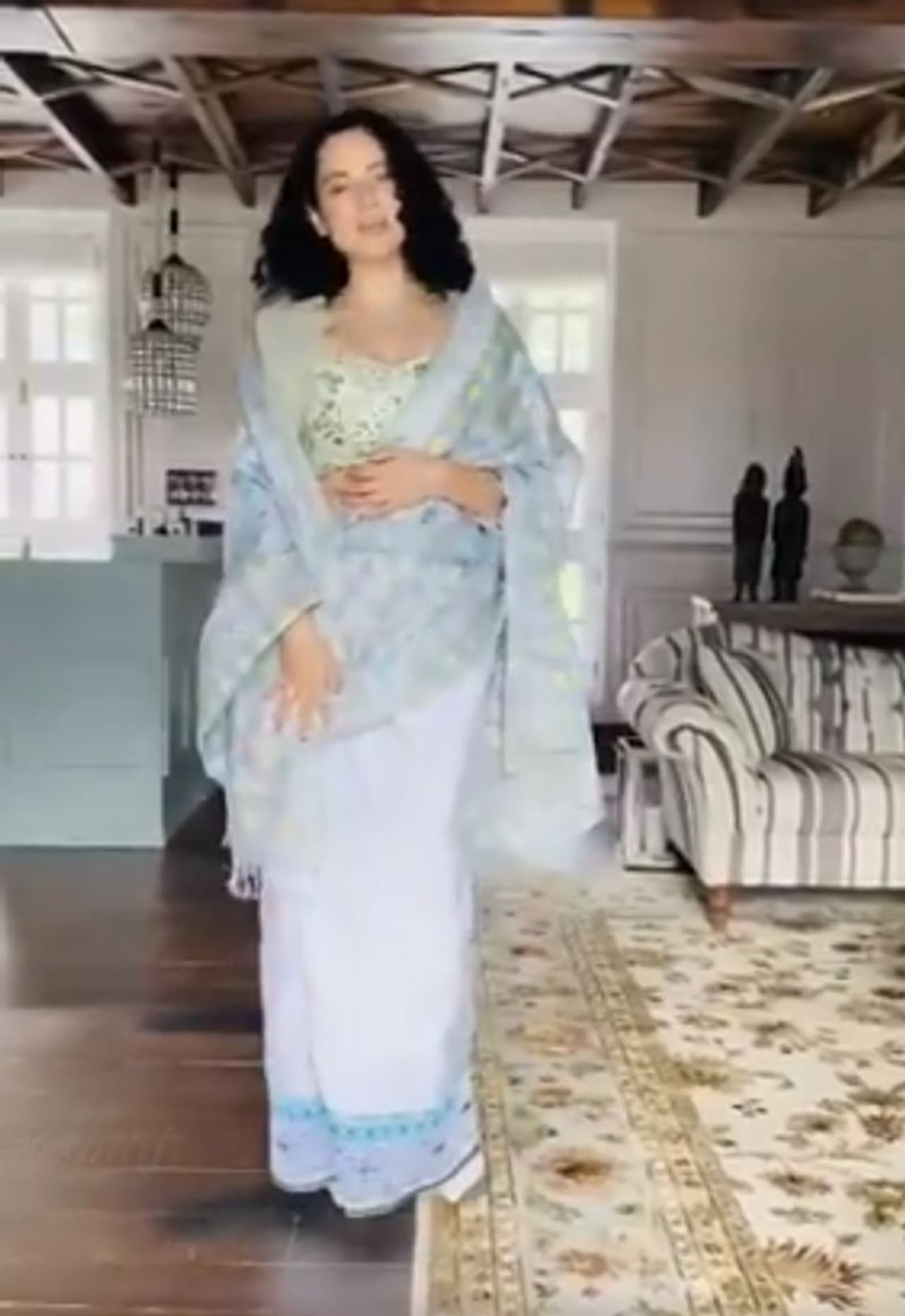 <p>ಮಣಿಕರ್ಣಿಕಾ ನಟಿ ಮಣಿಪುರಿ ಡ್ರೆಸ್ ಫಾನೆಕ್ನಲ್ಲಿ ಕಂಡಿದ್ದು ಹೀಗೆ</p> <p>ಮಣಿಕರ್ಣಿಕಾ ನಟಿ ಮಣಿಪುರಿ ಡ್ರೆಸ್ ಫಾನೆಕ್ನಲ್ಲಿ ಕಂಡಿದ್ದು ಹೀಗೆ</p>