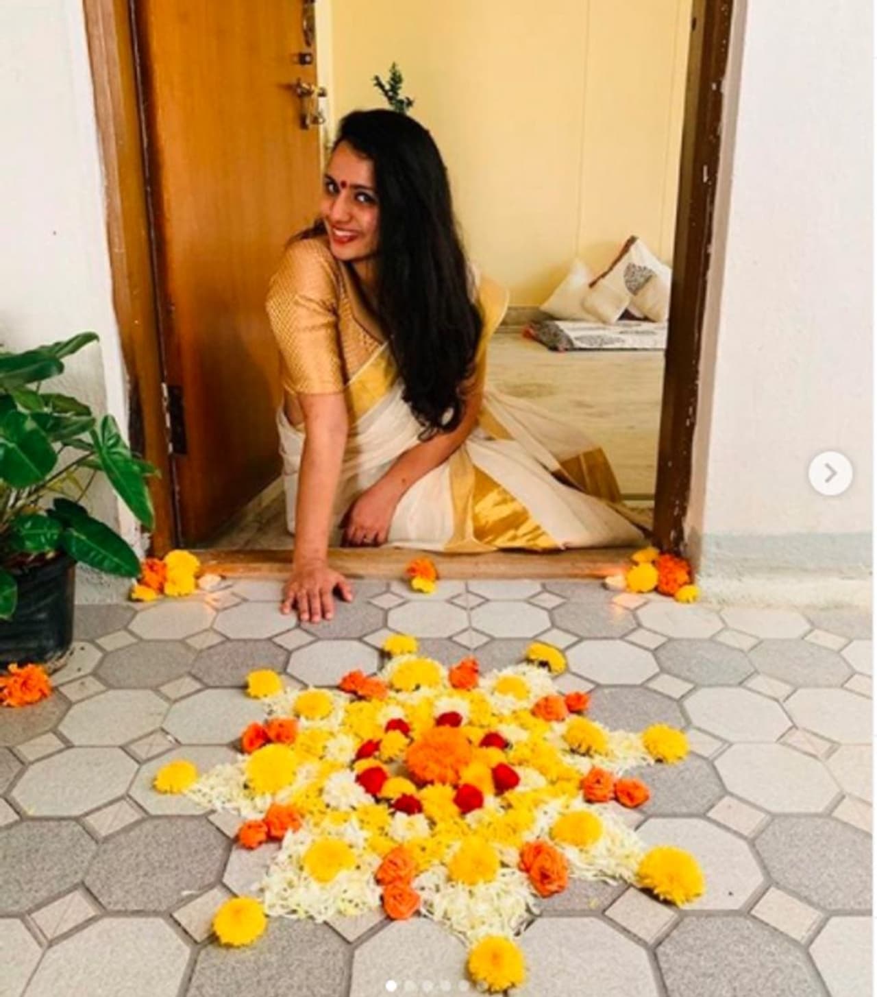 <p>ನಟಿ ಶ್ರುತಿ ಹರಿಹರನ್ ಕಮ್ ಮತ್ತೆ ಸಿನಿಮಾ ಕ್ಷೇತ್ರಕ್ಕೆ ಬ್ಯಾಕ್ ಮಾಡಲಿದ್ದಾರೆ.</p> <p>ನಟಿ ಶ್ರುತಿ ಹರಿಹರನ್ ಕಮ್ ಮತ್ತೆ ಸಿನಿಮಾ ಕ್ಷೇತ್ರಕ್ಕೆ ಬ್ಯಾಕ್ ಮಾಡಲಿದ್ದಾರೆ.</p>