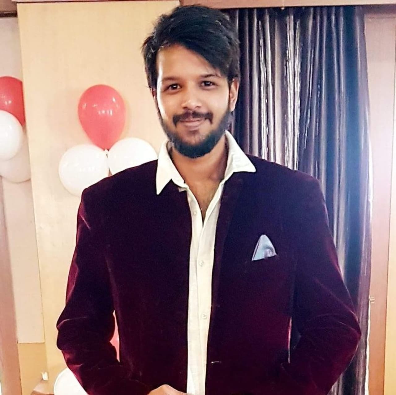 <p>ಇಂಜಿನಿಯರಿಂಗ್ ಓದಿ ಮುಂಬಯಿಯಲ್ಲಿ ಅನುಪಮ್ ಖೇರ್ ಇನ್ಸ್ಟಿಟಟ್ಯೂಟ್ನಲ್ಲಿ ನಟನೆಯ ತರಬೇತಿ ಪಡೆದವರು ಪ್ರೇಮ್ ಕಿರಣ್. </p> <p>ಇಂಜಿನಿಯರಿಂಗ್ ಓದಿ ಮುಂಬಯಿಯಲ್ಲಿ ಅನುಪಮ್ ಖೇರ್ ಇನ್ಸ್ಟಿಟಟ್ಯೂಟ್ನಲ್ಲಿ ನಟನೆಯ ತರಬೇತಿ ಪಡೆದವರು ಪ್ರೇಮ್ ಕಿರಣ್. </p>