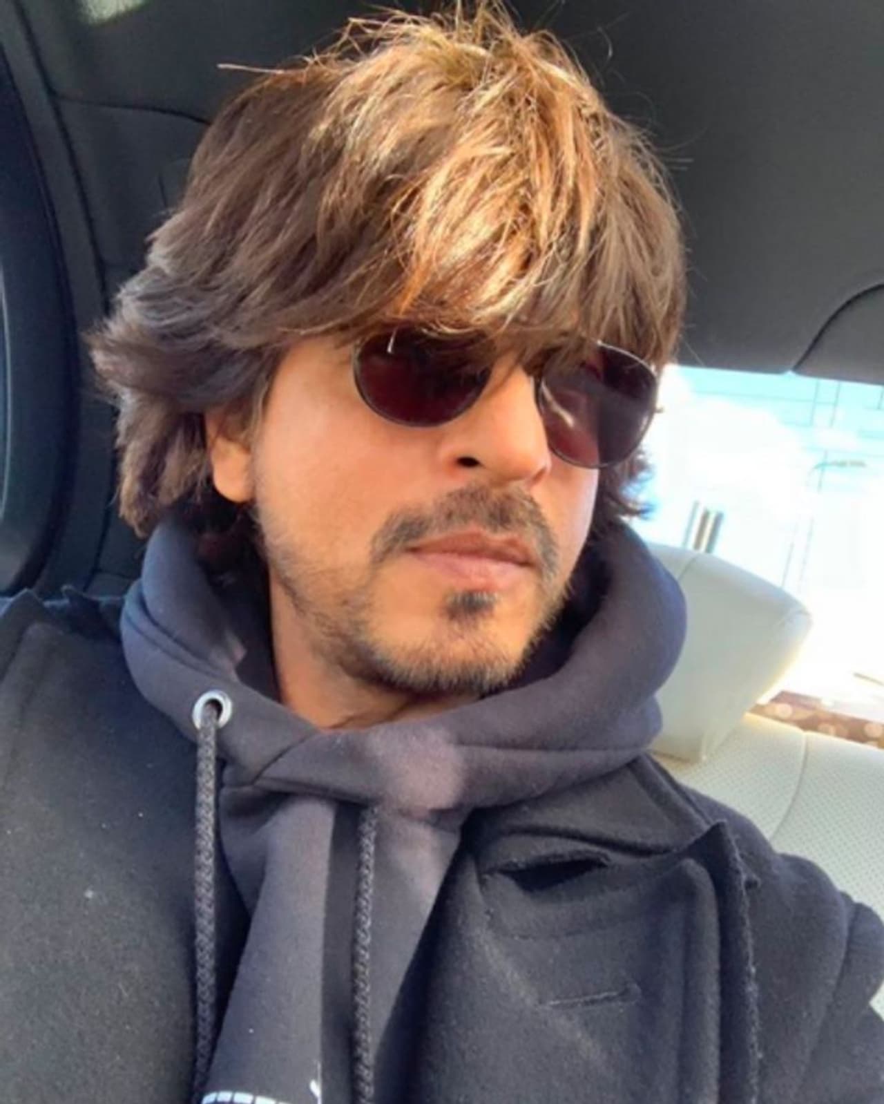 <p>ಎರಡು ದಶಕಗಳಿಂತ ಹೆಚ್ಚು ಕಾಲದಿಂದ ಚಿತ್ರ ರಸಿಕರನ್ನು ರಂಜಿಸಿಸುತ್ತಿರುವ ಶಾರುಖ್ ಖಾನ್ ಐಕಾನ್ ಆಗಿ ಬೆಳೆದಿದ್ದಾರೆ.</p> <p>ಎರಡು ದಶಕಗಳಿಂತ ಹೆಚ್ಚು ಕಾಲದಿಂದ ಚಿತ್ರ ರಸಿಕರನ್ನು ರಂಜಿಸಿಸುತ್ತಿರುವ ಶಾರುಖ್ ಖಾನ್ ಐಕಾನ್ ಆಗಿ ಬೆಳೆದಿದ್ದಾರೆ.</p>