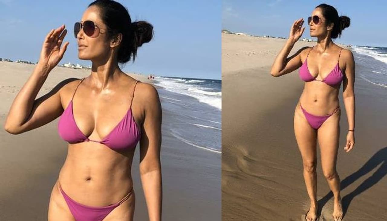 <p>പിങ്ക് നിറത്തിലുള്ള ബിക്കിനിയില് കടല്ത്തീരത്ത് നില്ക്കുന്ന ചിത്രങ്ങളാണ് പത്മാലക്ഷ്മി തന്റെ ട്വിറ്ററിലൂടെ ഇന്ന് പങ്കുവച്ചത്. ചിത്രങ്ങള് ഇതിനോടകം തന്നെ സമൂഹമാധ്യമങ്ങളില് ശ്രദ്ധ നേടുകയാണ്.<br /> </p> <p>പിങ്ക് നിറത്തിലുള്ള ബിക്കിനിയില് കടല്ത്തീരത്ത് നില്ക്കുന്ന ചിത്രങ്ങളാണ് പത്മാലക്ഷ്മി തന്റെ ട്വിറ്ററിലൂടെ ഇന്ന് പങ്കുവച്ചത്. ചിത്രങ്ങള് ഇതിനോടകം തന്നെ സമൂഹമാധ്യമങ്ങളില് ശ്രദ്ധ നേടുകയാണ്.<br /> </p>