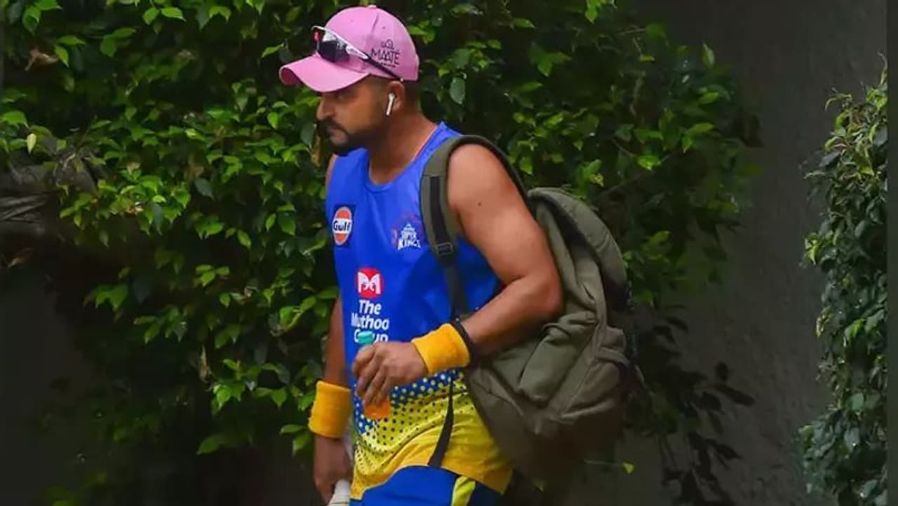 <p>ಚೆನ್ನೈ ಸೂಪರ್ ಕಿಂಗ್ಸ್ ತಂಡದ ಅತ್ಯಂತ ನಂಬಿಕಸ್ಥ ಬ್ಯಾಟ್ಸ್ಮನ್ ಆಗಿ ಗುರುತಿಸಿಕೊಂಡಿದ್ದ ಸುರೇಶ್ ರೈನಾ 13ನೇ ಆವೃತ್ತಿಯ ಐಪಿಎಲ್ ಟೂರ್ನಿ ಆರಂಭಕ್ಕೆ ಕೆಲವೇ ದಿನಗಳು ಬಾಕಿ ಇರುವಾಗಲೇ ತವರಿಗೆ ವಾಪಾಸಾಗಿದ್ದರು.</p> <p>ಚೆನ್ನೈ ಸೂಪರ್ ಕಿಂಗ್ಸ್ ತಂಡದ ಅತ್ಯಂತ ನಂಬಿಕಸ್ಥ ಬ್ಯಾಟ್ಸ್ಮನ್ ಆಗಿ ಗುರುತಿಸಿಕೊಂಡಿದ್ದ ಸುರೇಶ್ ರೈನಾ 13ನೇ ಆವೃತ್ತಿಯ ಐಪಿಎಲ್ ಟೂರ್ನಿ ಆರಂಭಕ್ಕೆ ಕೆಲವೇ ದಿನಗಳು ಬಾಕಿ ಇರುವಾಗಲೇ ತವರಿಗೆ ವಾಪಾಸಾಗಿದ್ದರು.</p>