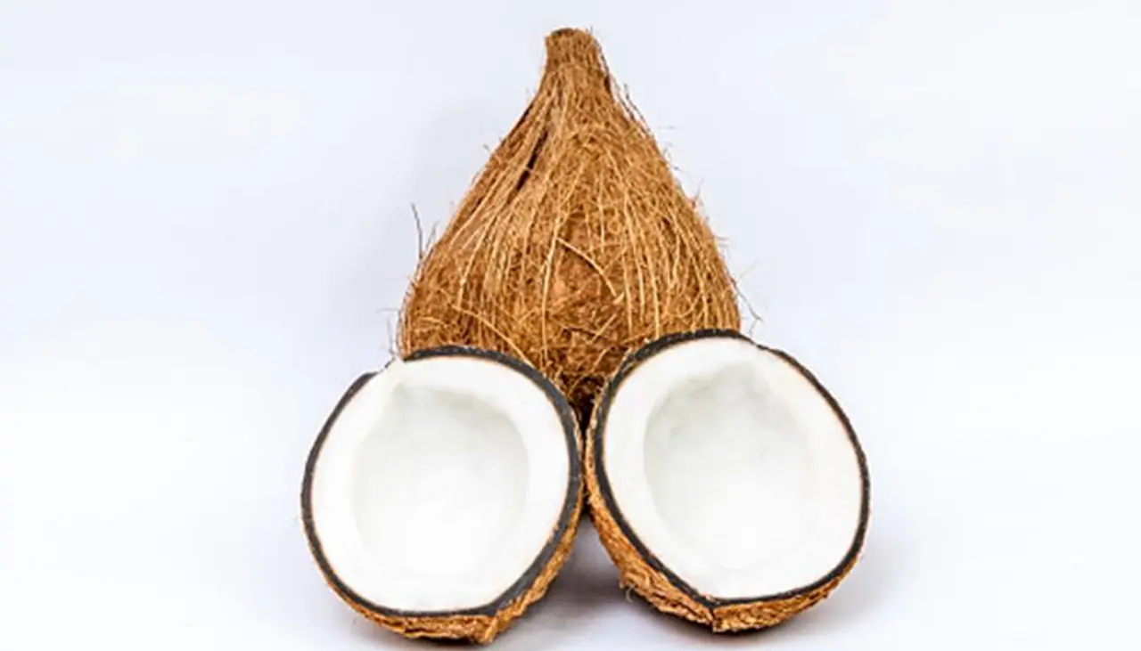 <p><strong>ದೃಷ್ಟಿ ದೋಷಕ್ಕೆ ತೆಂಗು ಪರಿಹಾರ</strong><br />ಮಂಗಳವಾರ, ಒಂದು ತೆಂಗಿನಕಾಯಿಯನ್ನು 1.25 ಮೀಟರ್ ಕೆಂಪು ಬಟ್ಟೆಯಲ್ಲಿ ಸುತ್ತಿ ಮತ್ತು ಅದನ್ನು ಏಳು ಬಾರಿ ನಿವಾಳಿಸಿ ತೆಗೆಯಿರಿ, ನಂತರ ಅದನ್ನು ಹನುಮನ ಪಾದಗಳಲ್ಲಿ ಇರಿಸಿ. ಹೀಗೆ ಮಾಡುವುದರಿಂದ ಯಾವುದೇ ರೀತಿಯ ಅಡಚಣೆ, ಅಥವಾ ರೋಗವನ್ನು ತೆಗೆದುಹಾಕಬಹುದು.</p> <p><strong>ದೃಷ್ಟಿ ದೋಷಕ್ಕೆ ತೆಂಗು ಪರಿಹಾರ</strong><br />ಮಂಗಳವಾರ, ಒಂದು ತೆಂಗಿನಕಾಯಿಯನ್ನು 1.25 ಮೀಟರ್ ಕೆಂಪು ಬಟ್ಟೆಯಲ್ಲಿ ಸುತ್ತಿ ಮತ್ತು ಅದನ್ನು ಏಳು ಬಾರಿ ನಿವಾಳಿಸಿ ತೆಗೆಯಿರಿ, ನಂತರ ಅದನ್ನು ಹನುಮನ ಪಾದಗಳಲ್ಲಿ ಇರಿಸಿ. ಹೀಗೆ ಮಾಡುವುದರಿಂದ ಯಾವುದೇ ರೀತಿಯ ಅಡಚಣೆ, ಅಥವಾ ರೋಗವನ್ನು ತೆಗೆದುಹಾಕಬಹುದು.</p>