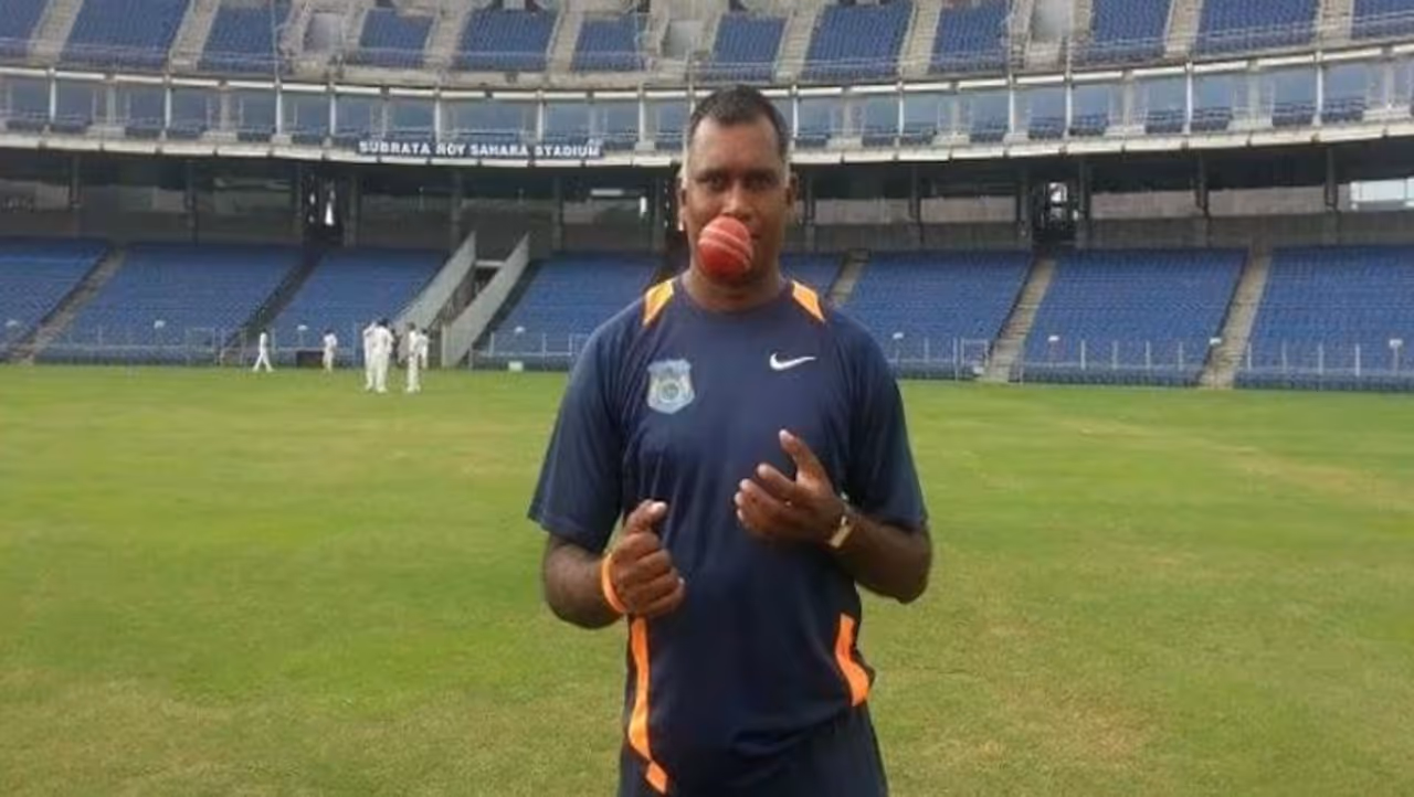 <p>ಶೇಖರ್ ಗೌಳಿ ಬಲಗೈ ಬ್ಯಾಟ್ಸ್ಮನ್ ಹಾಗೂ ಲೆಗ್ ಸ್ಪಿನ್ನರ್ ಆಗಿದ್ದರು. ಅವರು 1997ರಿಂದ 2002ರ ಅವಧಿಯಲ್ಲಿ ಎರಡು ಪ್ರಥಮ ದರ್ಜೆ ಪಂದ್ಯಗಳನ್ನಾಡಿ ಮೂರು ವಿಕೆಟ್ ಕಬಳಿಸಿದ್ದರು.</p> <p>ಶೇಖರ್ ಗೌಳಿ ಬಲಗೈ ಬ್ಯಾಟ್ಸ್ಮನ್ ಹಾಗೂ ಲೆಗ್ ಸ್ಪಿನ್ನರ್ ಆಗಿದ್ದರು. ಅವರು 1997ರಿಂದ 2002ರ ಅವಧಿಯಲ್ಲಿ ಎರಡು ಪ್ರಥಮ ದರ್ಜೆ ಪಂದ್ಯಗಳನ್ನಾಡಿ ಮೂರು ವಿಕೆಟ್ ಕಬಳಿಸಿದ್ದರು.</p>