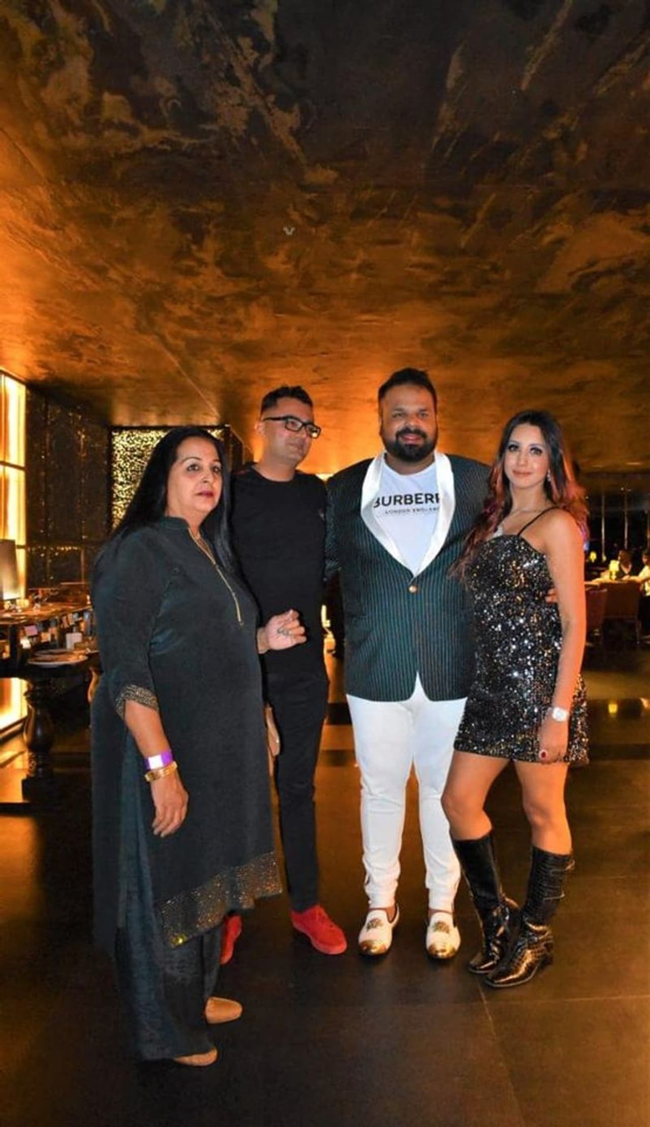 <p>ಸ್ಯಾಂಡಲ್ ವುಡ್ ನಲ್ಲಿ ಡ್ರಗ್ಸ್ ಘಾಟು ಕಳೆದ ಒಂದು ವಾರದಿಂದ ಚರ್ಚೆಯಾಗುತ್ತಿರುವ ವಿಚಾರ.</p> <p>ಸ್ಯಾಂಡಲ್ ವುಡ್ ನಲ್ಲಿ ಡ್ರಗ್ಸ್ ಘಾಟು ಕಳೆದ ಒಂದು ವಾರದಿಂದ ಚರ್ಚೆಯಾಗುತ್ತಿರುವ ವಿಚಾರ.</p>