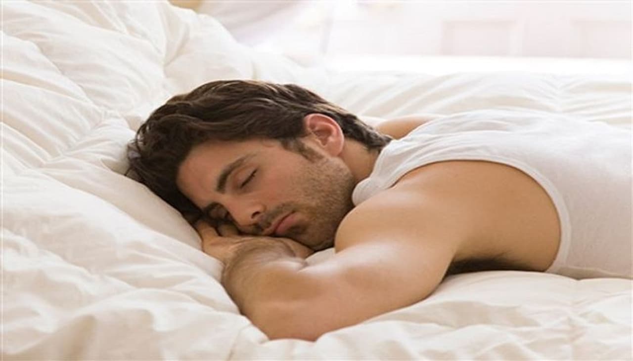 <p>ಆರೋಗ್ಯವಾಗಿರಲು ಸಾಕಷ್ಟು ನಿದ್ದೆ ತುಂಬಾ ಮುಖ್ಯ. ನಿದ್ದೆಯನ್ನು ಮಾಡುವುದರ ಜೊತೆಗೆ ಸರಿಯಾದ ಭಂಗಿಯಲ್ಲಿ ನಿದ್ರಿಸುವುದು&nbsp;ಕೂಡ ಬಹಳ ಮುಖ್ಯ. ಹೊಟ್ಟೆಯ ಮೇಲೆ ಮಲಗುವುದು ತುಂಬಾ ಆರಾಮದಾಯಕವಾಗಿಸುವ ಕಾರಣ ಹೆಚ್ಚಿನವರಿಗೆ ಹೊಟ್ಟೆಯ ಮೇಲೆ ಮಲಗುವ ಅಭ್ಯಾಸವಿದೆ.</p>