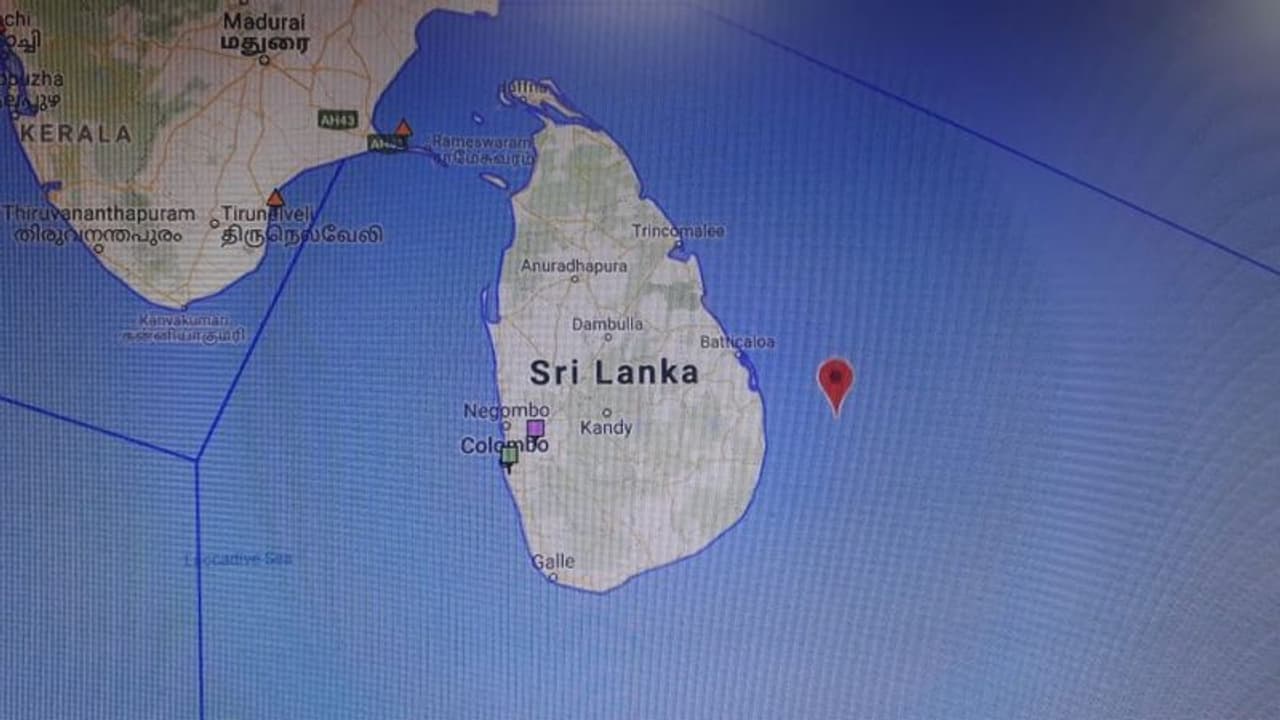 <p>ഇപ്പോഴത്തെ കടല് ഒഴുക്കും മറ്റ് കാലാവസ്ഥാ രീതികളും വച്ച് നോക്കുകയാണെങ്കില് ഇന്ധനക്കപ്പലില് ചോര്ച്ചയുണ്ടായാല് അത് കേരളമടക്കമുള്ള ഇന്ത്യന് തീരങ്ങളിലെത്താന് എതാനും മണിക്കൂറുകള് മാത്രമേ വേണ്ടിവരൂവെന്നാണ് വിദഗ്ദര് അഭിപ്രായപ്പെടുന്നത്.</p> <p>ഇപ്പോഴത്തെ കടല് ഒഴുക്കും മറ്റ് കാലാവസ്ഥാ രീതികളും വച്ച് നോക്കുകയാണെങ്കില് ഇന്ധനക്കപ്പലില് ചോര്ച്ചയുണ്ടായാല് അത് കേരളമടക്കമുള്ള ഇന്ത്യന് തീരങ്ങളിലെത്താന് എതാനും മണിക്കൂറുകള് മാത്രമേ വേണ്ടിവരൂവെന്നാണ് വിദഗ്ദര് അഭിപ്രായപ്പെടുന്നത്.</p>