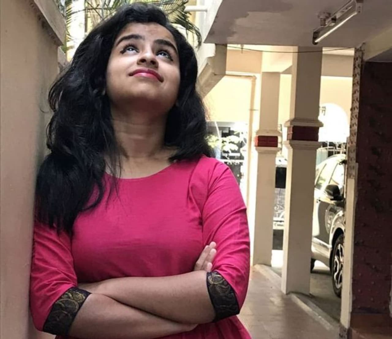 <p>விஜய் தொலைக்காட்சியில் சமையல் போட்டிக்கு நடுவே கலகலப்பான காமெடியுடன் ஒளிபரப்பாகி வரும் “குக் வித் கோமாளி சீசன் 2” நிகழ்ச்சி அனைவரையும் வெகுவாக கவர்ந்துள்ளது.&nbsp;</p>