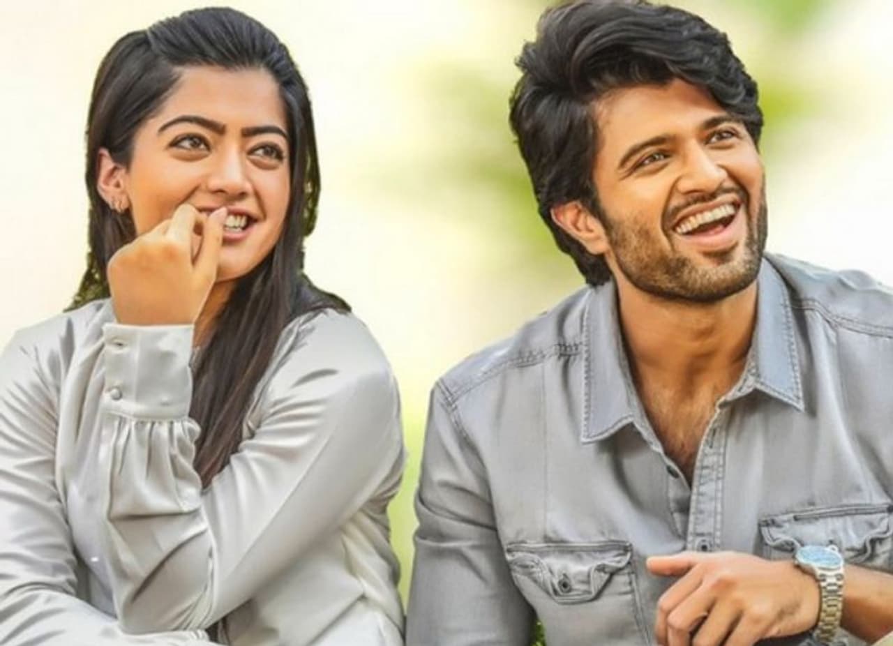 <p>ವಿಜಯ್ ದೇವರಕೊಂಡ ಮತ್ತು ರಶ್ಮಿಕಾ ಮಂದಣ್ಣ ತೆರೆಯ ಮೇಲೆ ಅತ್ಯಂತ ರೊಮ್ಯಾಂಟಿಕ್ ಜೋಡಿಯಾಗಿ ಪ್ರಸಿದ್ಧರಾಗಿದ್ದಾರೆ. </p> <p>ವಿಜಯ್ ದೇವರಕೊಂಡ ಮತ್ತು ರಶ್ಮಿಕಾ ಮಂದಣ್ಣ ತೆರೆಯ ಮೇಲೆ ಅತ್ಯಂತ ರೊಮ್ಯಾಂಟಿಕ್ ಜೋಡಿಯಾಗಿ ಪ್ರಸಿದ್ಧರಾಗಿದ್ದಾರೆ. </p>