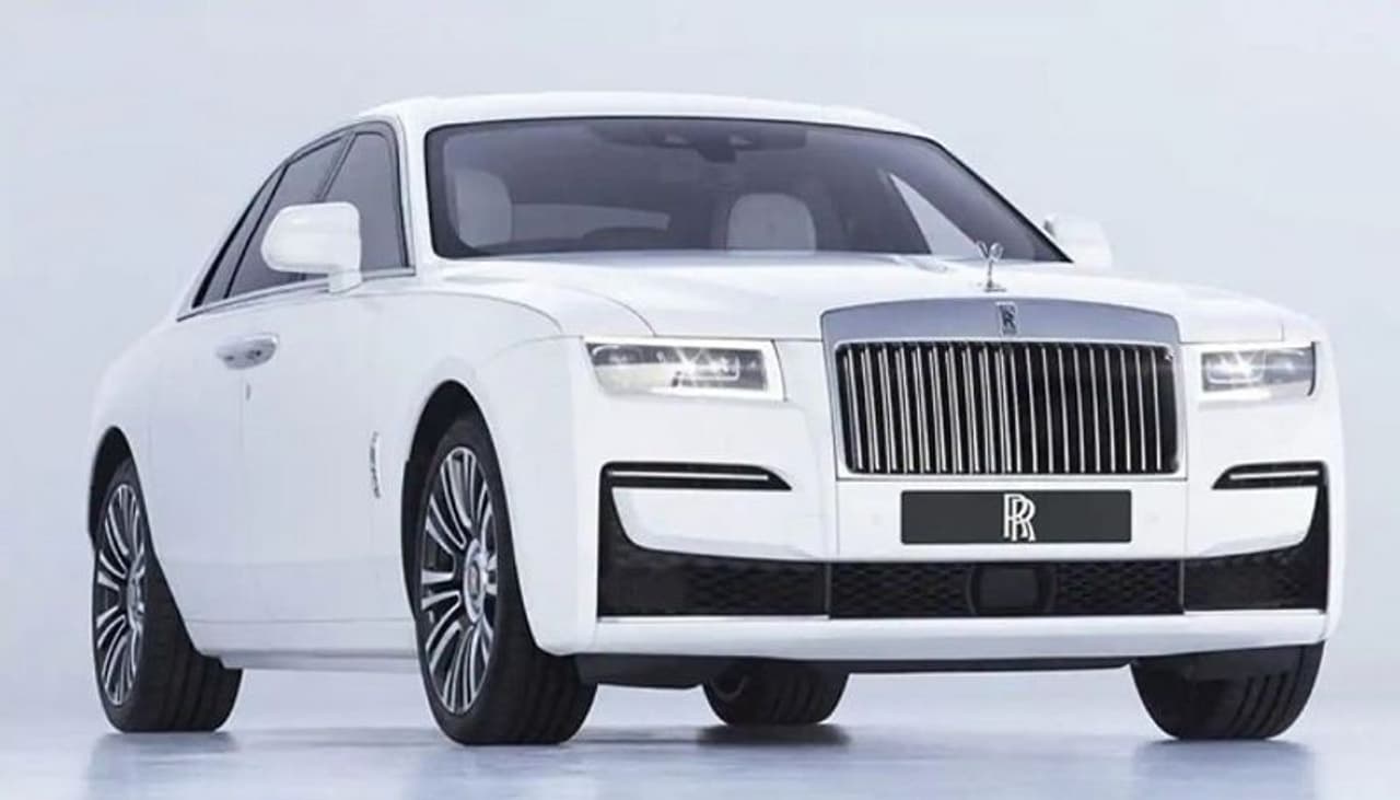 <p>ప్రత్యేకంగా డిజైన్ <br />కొన్ని నివేదికల ప్రకారం ఈ కారు 116 సంవత్సరాల పురాతన చరిత్రను దృష్టిలో ఉంచుకుని ఈ కారును రూపొందించినట్లు చెప్పారు. సెకండ్ జనరేషన్ ఘోస్ట్ రిజిడ్ అల్యూమినియం సూపర్ ఫ్రేమ్ ఆర్కిటెక్చర్ తో నిర్మించారు. ఆల్ వీల్స్ డ్రైవ్, ఆల్ వీల్స్ స్టీరింగ్తో వస్తుంది. <br /> </p> <p>ప్రత్యేకంగా డిజైన్ <br />కొన్ని నివేదికల ప్రకారం ఈ కారు 116 సంవత్సరాల పురాతన చరిత్రను దృష్టిలో ఉంచుకుని ఈ కారును రూపొందించినట్లు చెప్పారు. సెకండ్ జనరేషన్ ఘోస్ట్ రిజిడ్ అల్యూమినియం సూపర్ ఫ్రేమ్ ఆర్కిటెక్చర్ తో నిర్మించారు. ఆల్ వీల్స్ డ్రైవ్, ఆల్ వీల్స్ స్టీరింగ్తో వస్తుంది. <br /> </p>