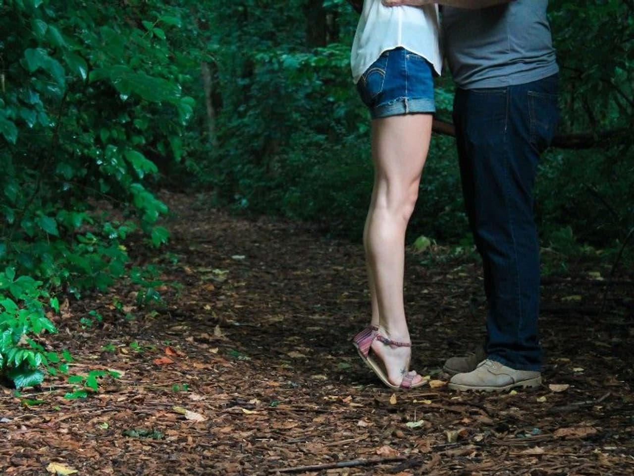 <p>നമ്മള് കരുതുന്നത് VS യഥാര്ത്ഥത്തിലുള്ളത് എന്ന ട്രോള് പോലെയാണ് കൊറോണക്കാലത്തെ പ്രണയവും കൂടിച്ചേരലും. നമ്മള് കരുതുന്നത്: പ്രണയം, ആനന്ദം, ചിത്രശലഭങ്ങള് എന്നിവ. യഥാര്ത്ഥത്തിലുള്ളതോ, മാസ്കുകളും സൂം ആപ്പും സാമൂഹ്യ അകലവും എല്ലാവരും സാമൂഹ്യ അകലം പാലിക്കുമ്പോള്, പ്രണയികള്ക്കു മാത്രമായി മറ്റൊരു ഓപ്ഷനില്ല. </p> <p>നമ്മള് കരുതുന്നത് VS യഥാര്ത്ഥത്തിലുള്ളത് എന്ന ട്രോള് പോലെയാണ് കൊറോണക്കാലത്തെ പ്രണയവും കൂടിച്ചേരലും. നമ്മള് കരുതുന്നത്: പ്രണയം, ആനന്ദം, ചിത്രശലഭങ്ങള് എന്നിവ. യഥാര്ത്ഥത്തിലുള്ളതോ, മാസ്കുകളും സൂം ആപ്പും സാമൂഹ്യ അകലവും എല്ലാവരും സാമൂഹ്യ അകലം പാലിക്കുമ്പോള്, പ്രണയികള്ക്കു മാത്രമായി മറ്റൊരു ഓപ്ഷനില്ല. </p>