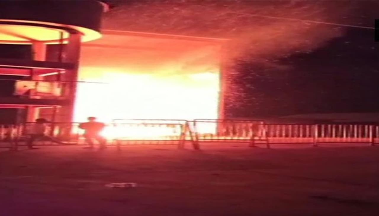 <p>అంతర్వేది పుణ్యక్షేత్రంలో దేవాలయ రథం తగలబడటం అత్యంత దురదృష్టకరం. ఈ ఘటనపై భక్తులు తీవ్ర దిగ్భ్రాంతి వ్యక్తం చేస్తున్నారు. దీనిపై విచారణకు ప్రభుత్వం ఆదేశించింది. ఈఓ ను బదిలీ చేసి స్పెషల్ ఆఫీసర్ ను కూడా నియమించింది.&nbsp;</p>