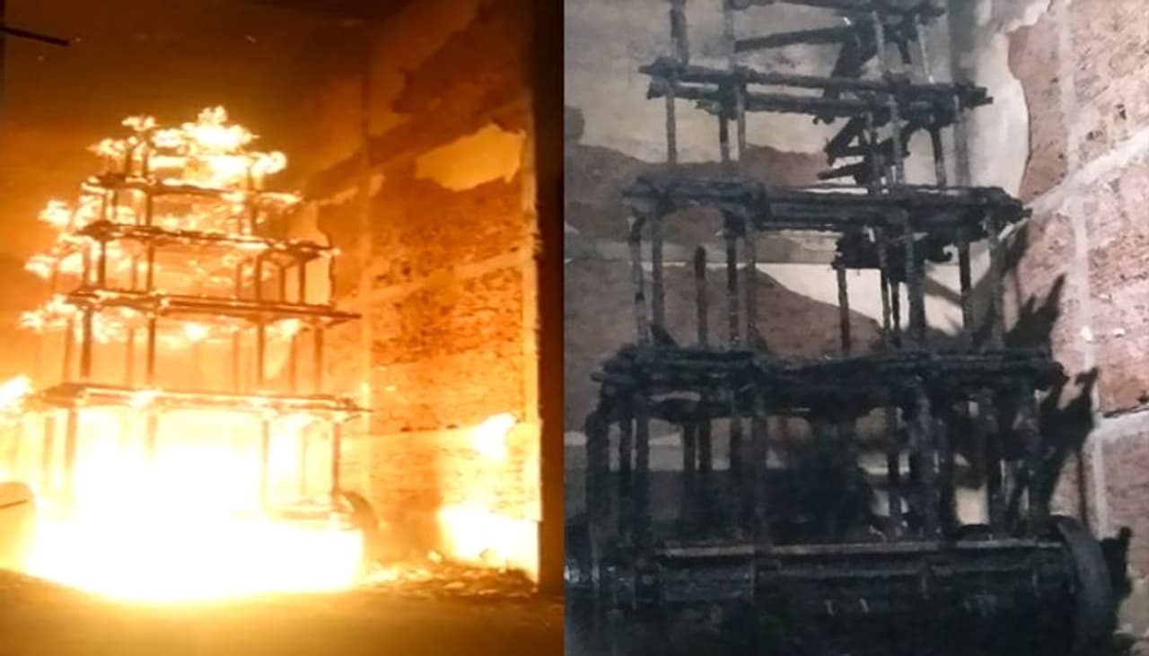 <p>ఆంధ్రప్రదేశ్ లో అంతర్వేది దేవాలయం రథం అగ్నికి ఆహుతవడం అత్యంత దురదృష్టకరం. స్వామివారి దివ్య రథం తగలబడడంతో భక్తులు కలవరం చెందారు. ఈ విషయం పై ప్రభుత్వం స్పందించి వెంటనే ఈఓ ను బదిలీ చేసి ప్రత్యేకాధికారిని నియమించింది కూడా. ఏ విషయాన్నయినా రాజకీయం చేస్తున్న ప్రస్తుత కాలంలో.... ఈ సంఘటన కూడా రాజకీయ రంగు పులుముకుంది. </p> <p>ఆంధ్రప్రదేశ్ లో అంతర్వేది దేవాలయం రథం అగ్నికి ఆహుతవడం అత్యంత దురదృష్టకరం. స్వామివారి దివ్య రథం తగలబడడంతో భక్తులు కలవరం చెందారు. ఈ విషయం పై ప్రభుత్వం స్పందించి వెంటనే ఈఓ ను బదిలీ చేసి ప్రత్యేకాధికారిని నియమించింది కూడా. ఏ విషయాన్నయినా రాజకీయం చేస్తున్న ప్రస్తుత కాలంలో.... ఈ సంఘటన కూడా రాజకీయ రంగు పులుముకుంది. </p>