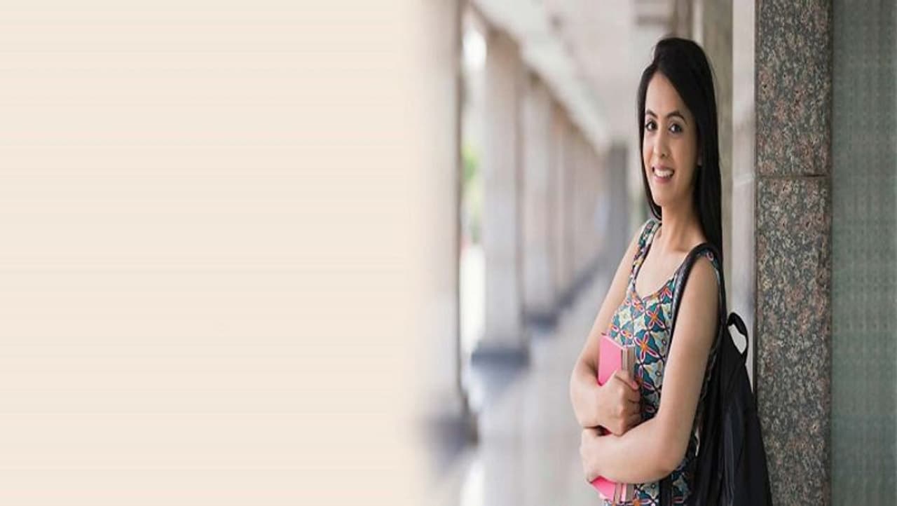 <p>ಟೆನ್ಶನ್ ಬಿಡಿ... ಇಂದಿನ ಈ ಇಂಟರ್ನೆಟ್ ಯುಗದಲ್ಲಿ, ಪದವಿಗಳನ್ನು ಪಡೆಯಲು ನಾವು ನಿಜವಾಗಿಯೂ ಹೆಚ್ಚು ಖರ್ಚು ಮಾಡಬೇಕೇ? ಆನ್ಲೈನ್ ತರಗತಿಗಳಿಗೆ ಸೇರುವ ಮೂಲಕ ನಾವು ನಮ್ಮ &nbsp;ಜ್ಞಾನ ದಾಹ ತಣಿಸಬಹುದು. ಹೌದು ಆನ್ಲೈನ್ ತರಗತಿಗಳು ಅಗ್ಗವಾಗಿರುವುದು ಮಾತ್ರವಲ್ಲದೆ ಕೆಲಸ ಮಾಡುವವರಿಗೆ ಅನುಕೂಲಕರವಾಗಿದೆ. ಉಚಿತ ಆನ್ಲೈನ್ ಕೋರ್ಸ್ಗಳನ್ನು ಒದಗಿಸುವ ಅಥವಾ ವಿದ್ಯಾರ್ಥಿಗಳಿಗೆ ಸುಲಭವಾಗಿ ಶಿಕ್ಷಣ ದೊರೆಯುವ ಆನ್ ಲೈನ್ ಕೋರ್ಸ್ ಗಳ ವಿವರ ಇಲ್ಲಿದೆ..&nbsp;</p>